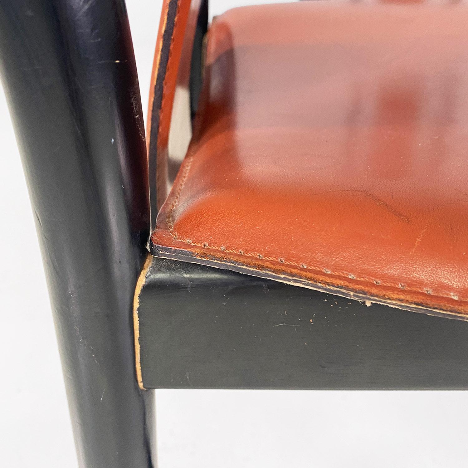 Chaises modernes italiennes en cuir brun et bois noir, 1970 en vente 7