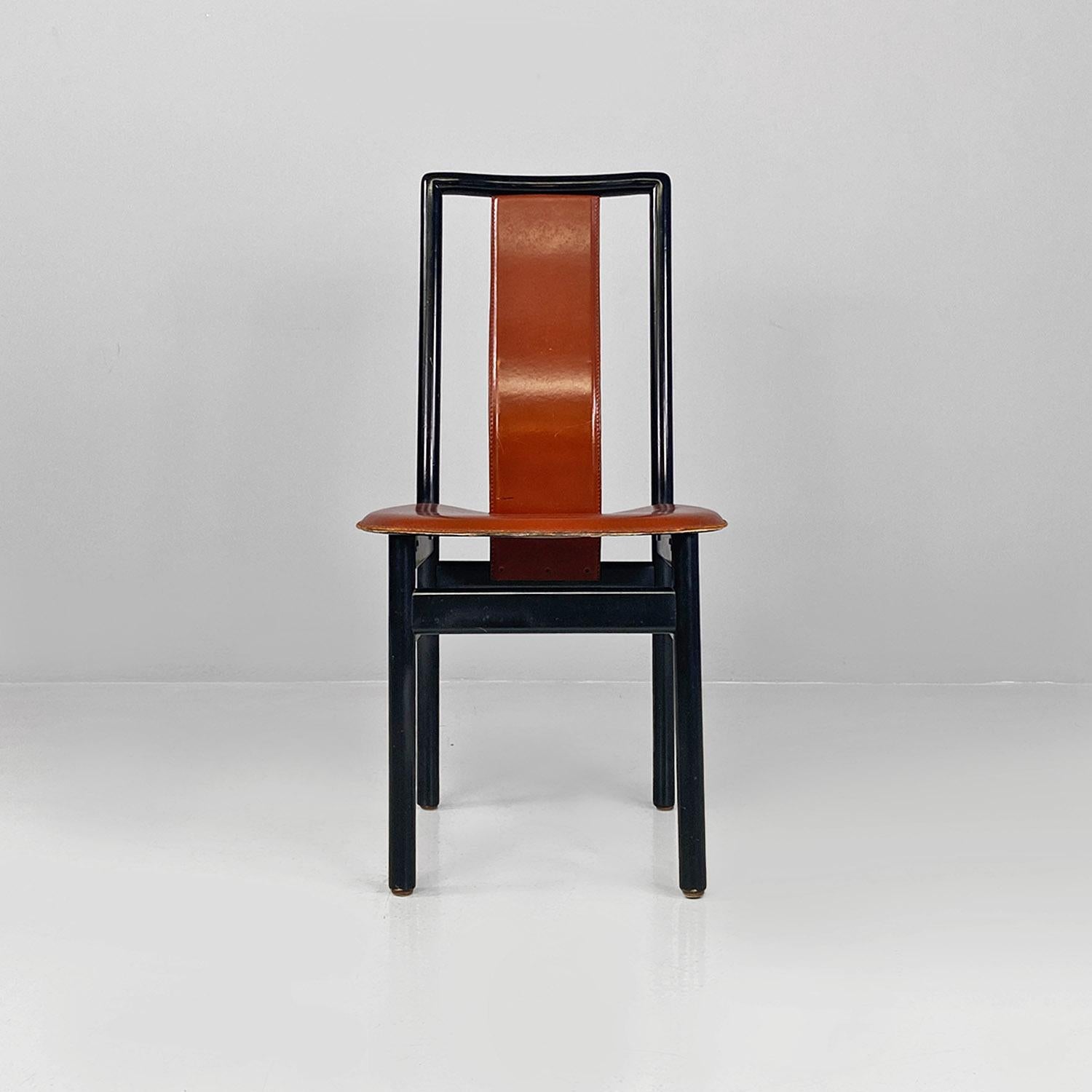 Italian Chaises modernes italiennes en cuir brun et bois noir, 1970 en vente