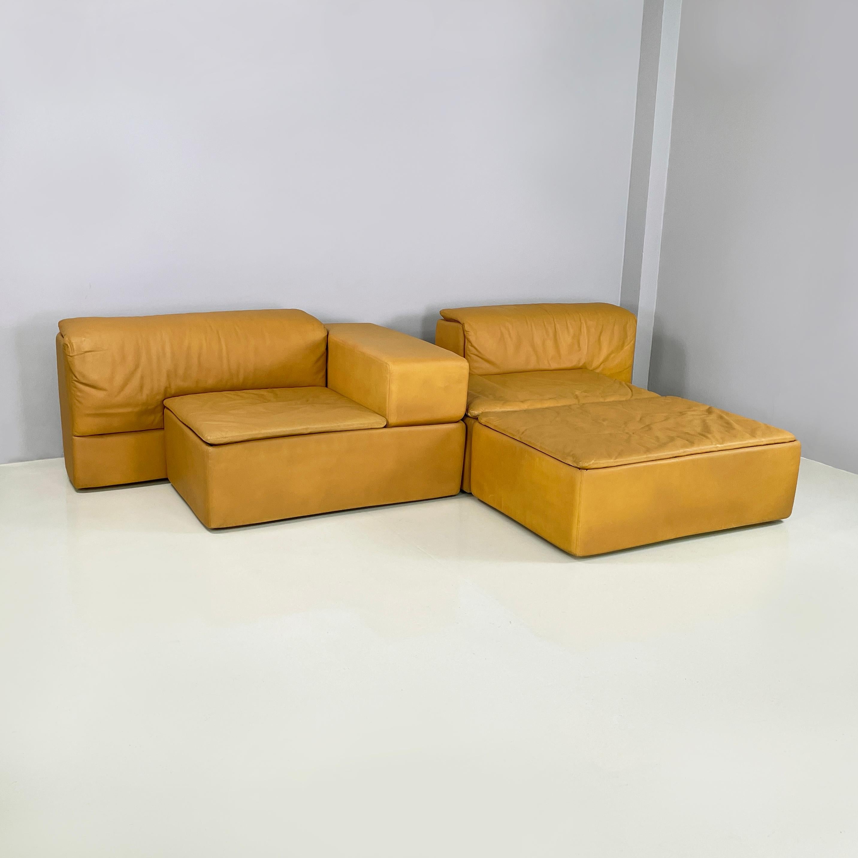 Late 20th Century Italian modern Brown leather modular sofa Paione by Salocchi for Sormani, 1970s For Sale