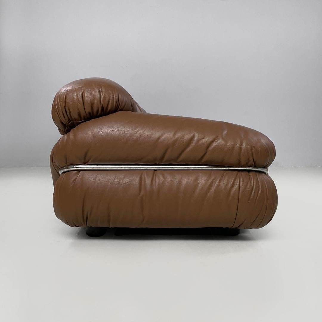 Italienisches modernes braunes Ledersofa Sesann Gianfranco Frattini für Cassina, 1970er Jahre (Moderne) im Angebot