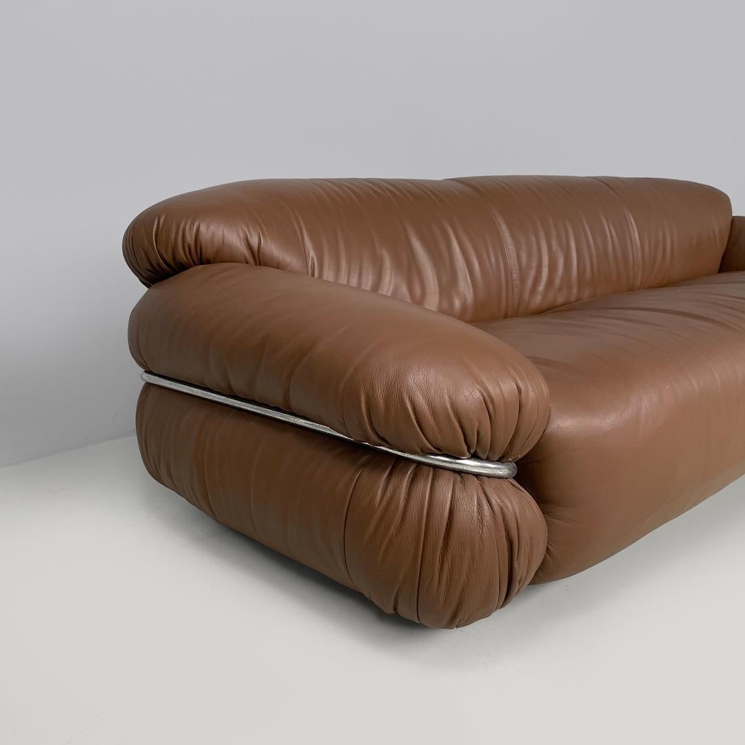 Italienisches modernes braunes Ledersofa Sesann Gianfranco Frattini für Cassina, 1970er Jahre im Angebot 2