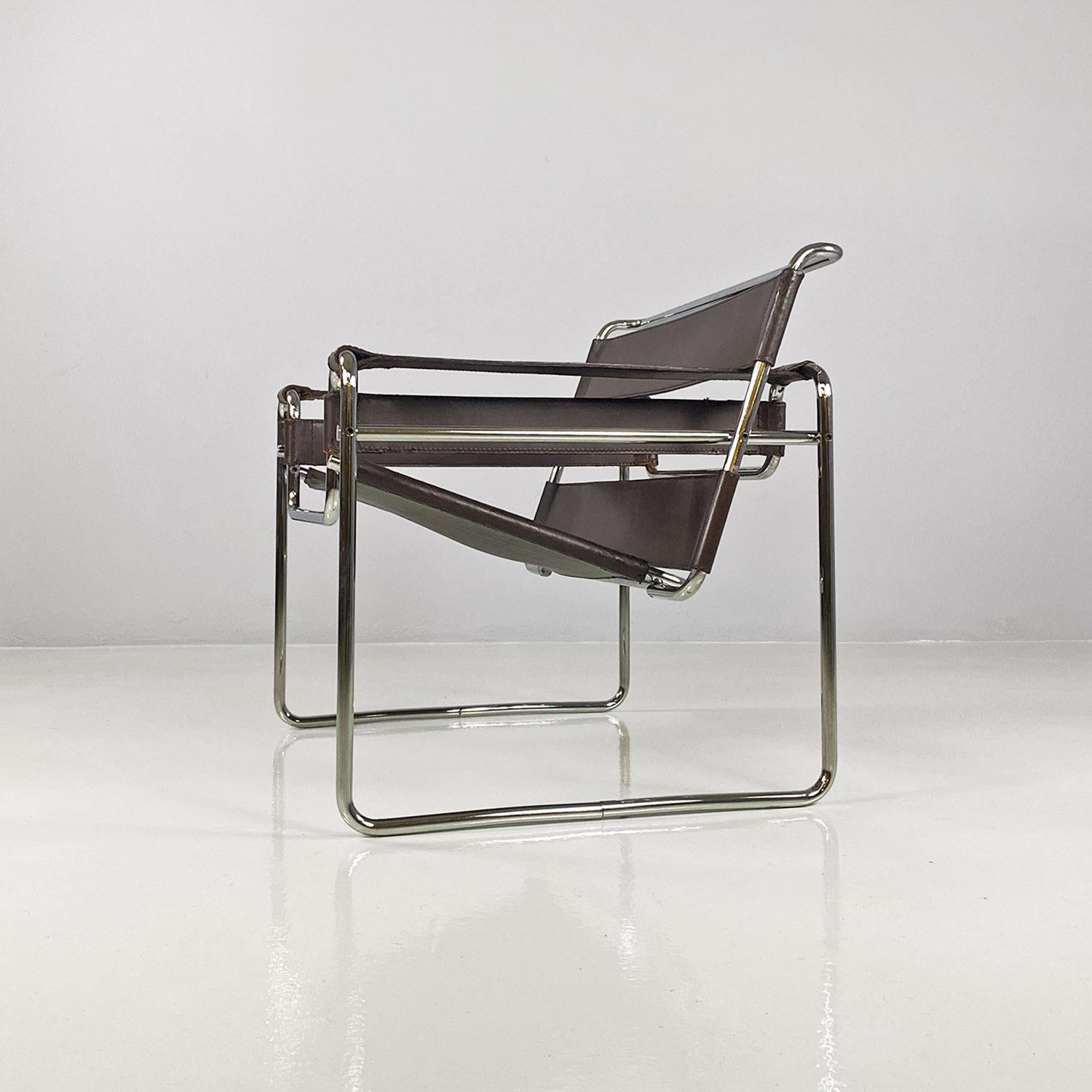 Italian modern brown leather Wassily armchair by Marcel Breuer for Gavina, 1970s In Good Condition For Sale In MIlano, IT