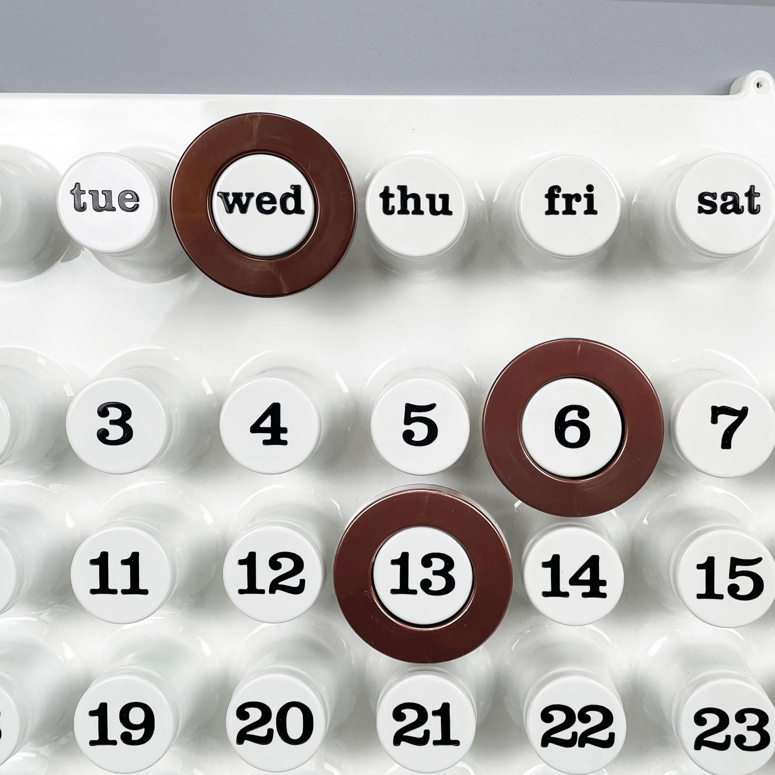 Modern Italian modern brown rings for perpetual wall calendar by Ring A Date, 2020s For Sale