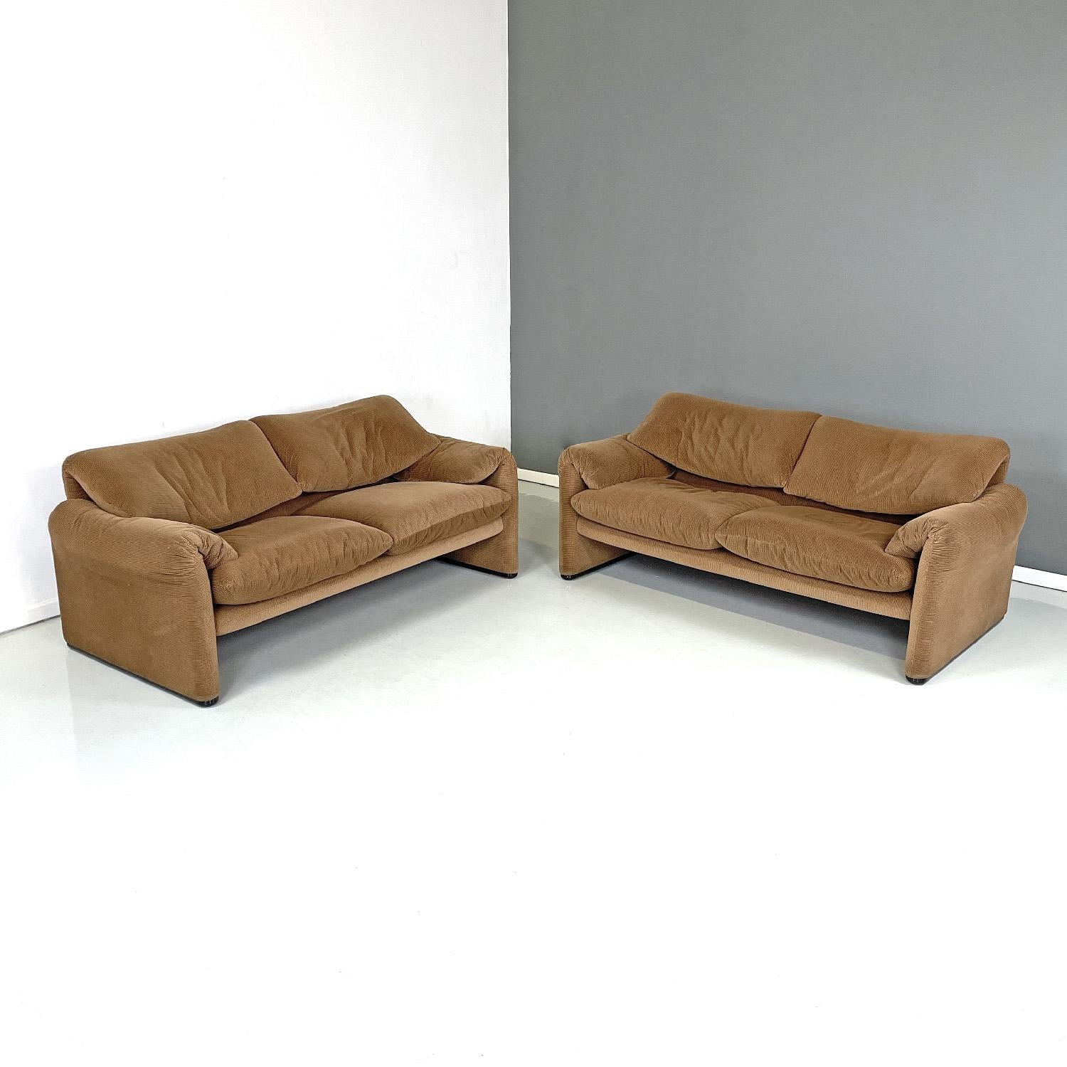 Italian modern brown sofas Maralunga by Vico Magistretti for Cassina, 1973
Pair of sofas two-seater mod. Maralunga. They are equipped with independent folding headrests for each individual seat, the two armrests are curved and 