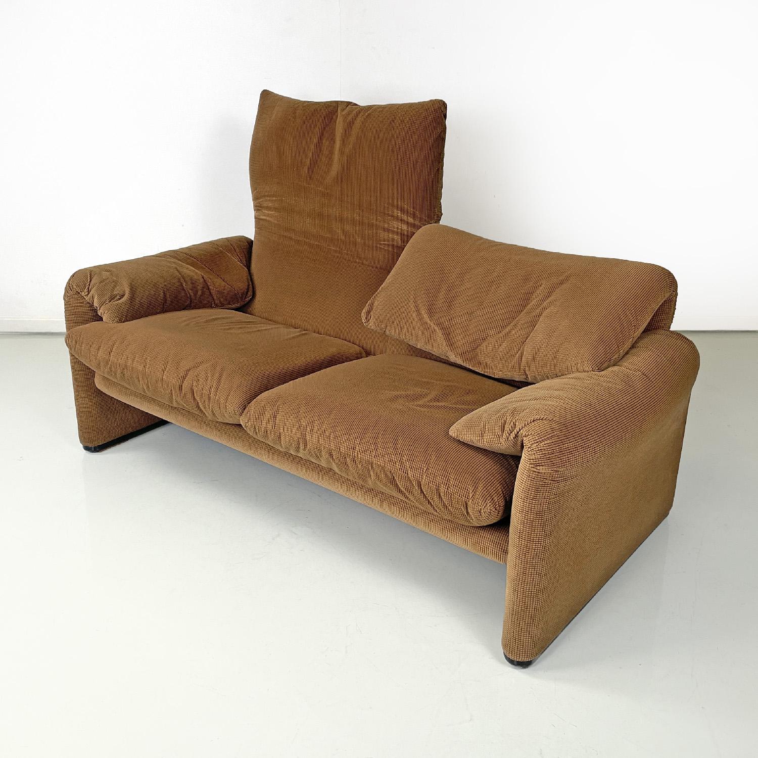 Modern Italian modern brown sofas Maralunga by Vico Magistretti for Cassina, 1973 For Sale