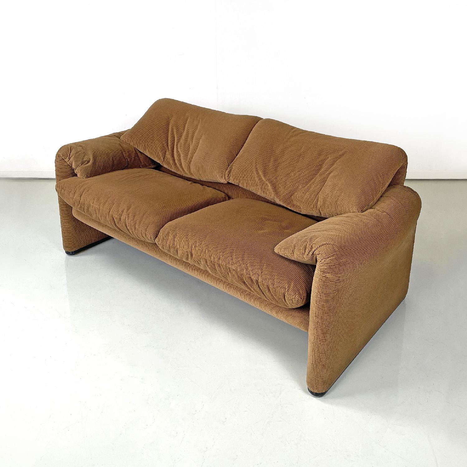 Italian modern brown sofas Maralunga by Vico Magistretti for Cassina, 1973 In Good Condition For Sale In MIlano, IT