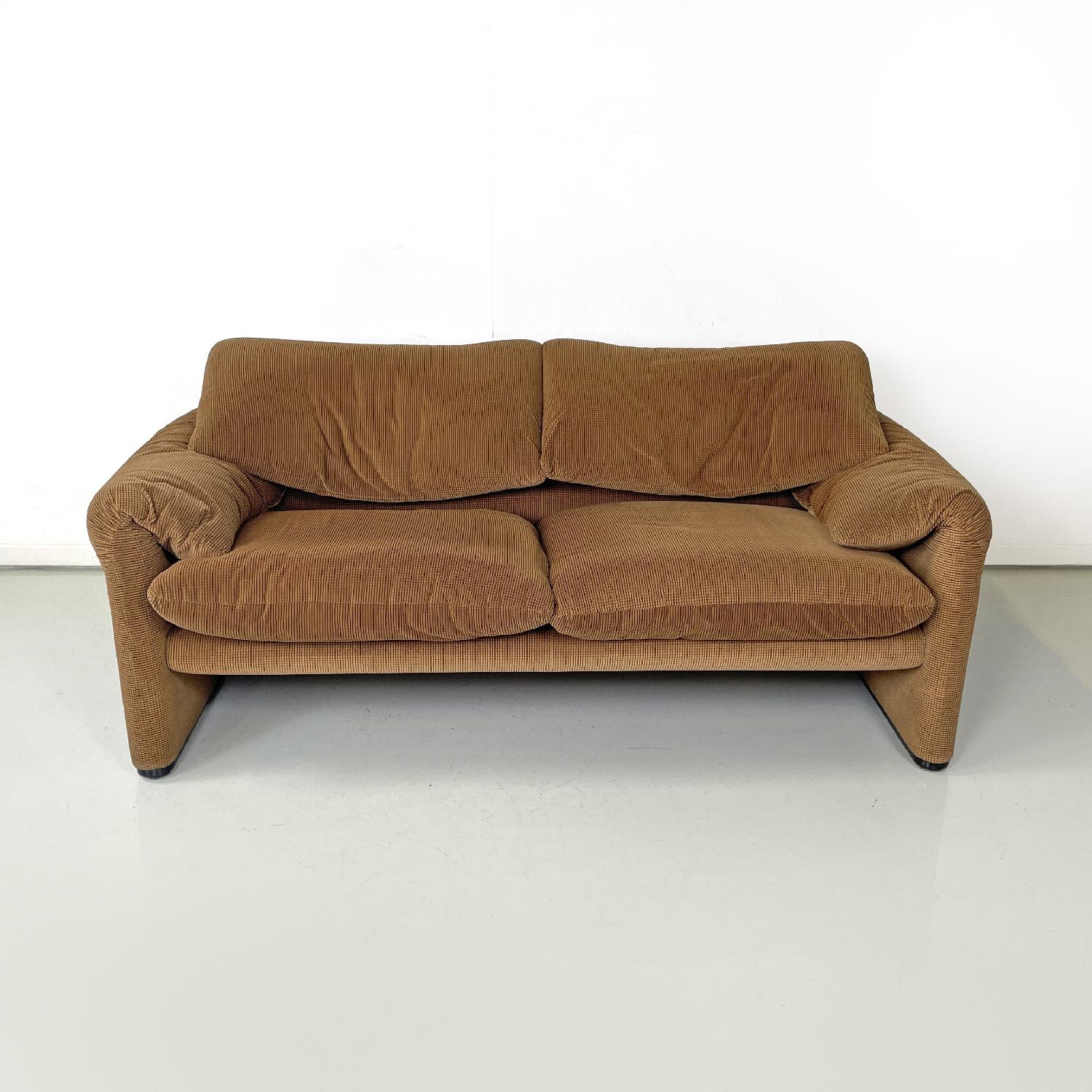 Late 20th Century Italian modern brown sofas Maralunga by Vico Magistretti for Cassina, 1973 For Sale