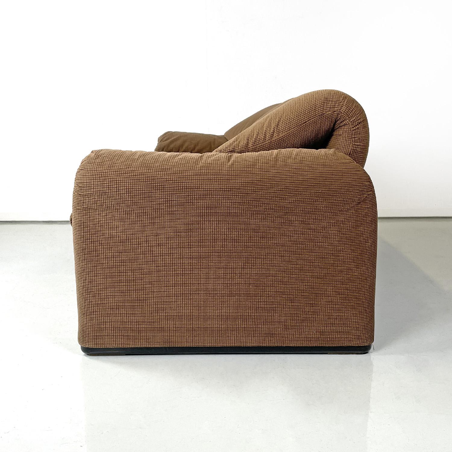Italian modern brown sofas Maralunga by Vico Magistretti for Cassina, 1973 For Sale 1