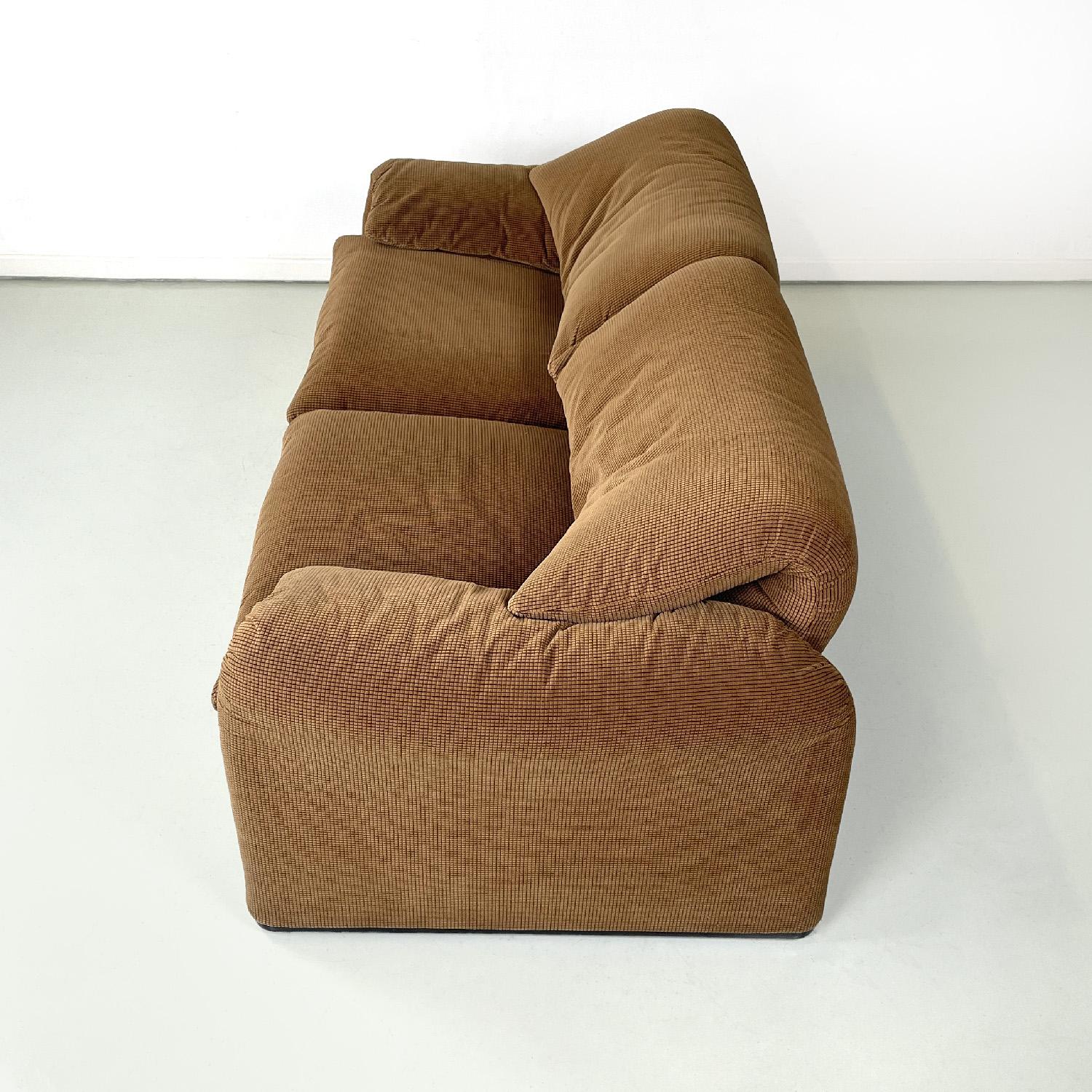 Italian modern brown sofas Maralunga by Vico Magistretti for Cassina, 1973 For Sale 2