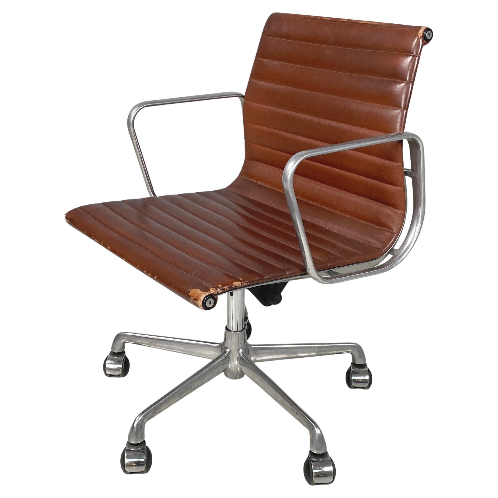 Italian modern brown swivel office chair by Charles and Ray Eames for ICF, 1970s