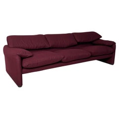 Italienisches modernes burgunderrotes Stoffsofa Maralunga Vico Magistretti Cassina 1970er Jahre