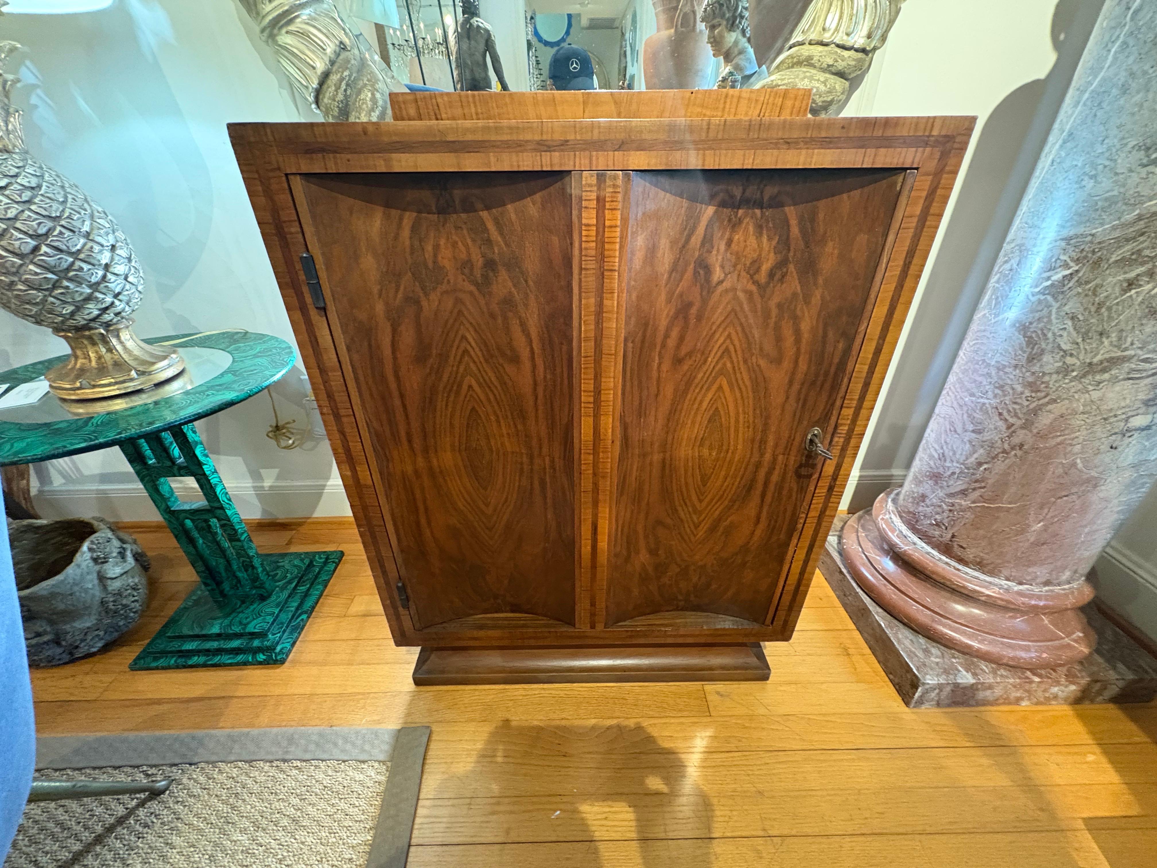 Art déco Cabinet moderne italien par Osvaldo Borsani en vente