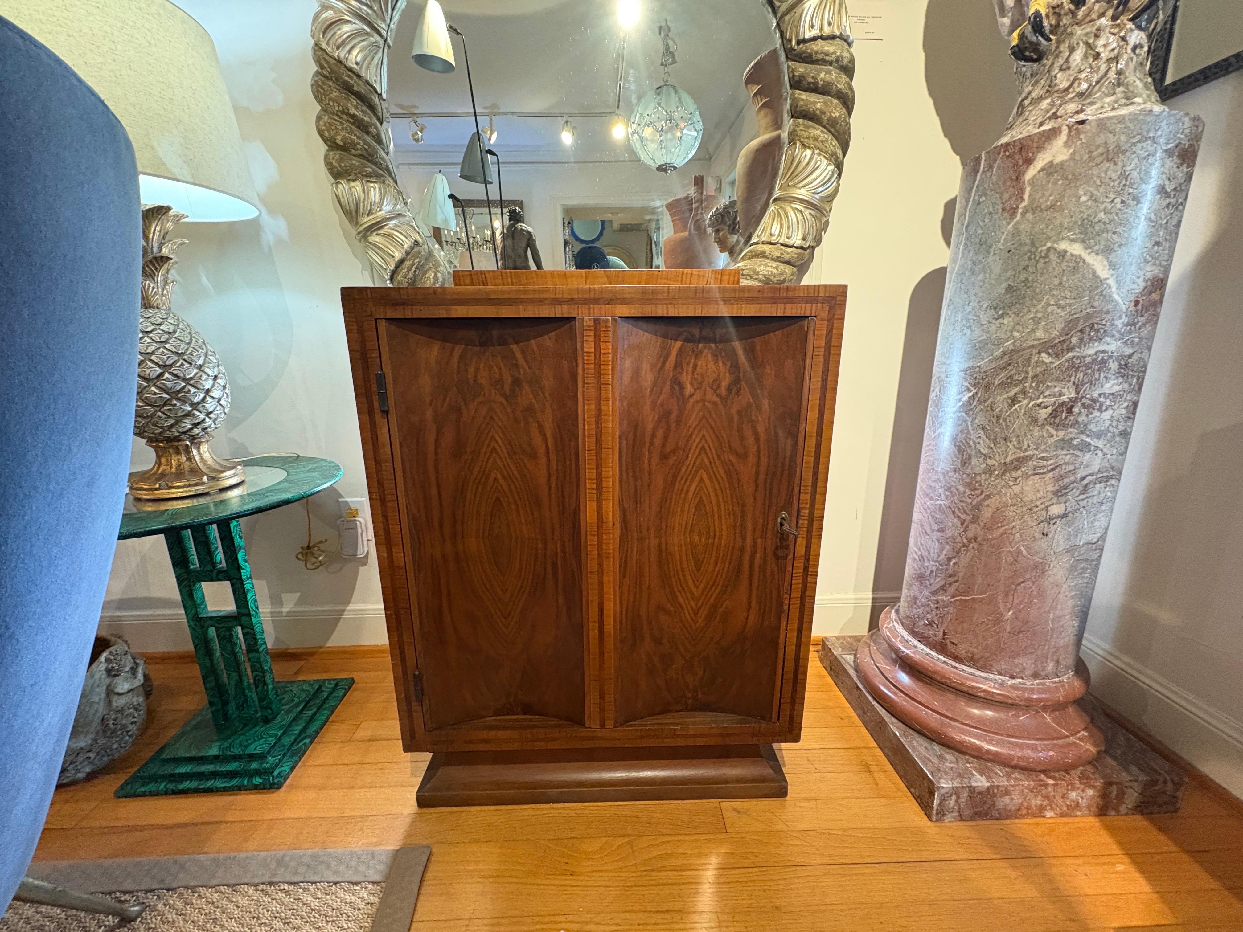 Cabinet moderne italien par Osvaldo Borsani Bon état - En vente à Houston, TX