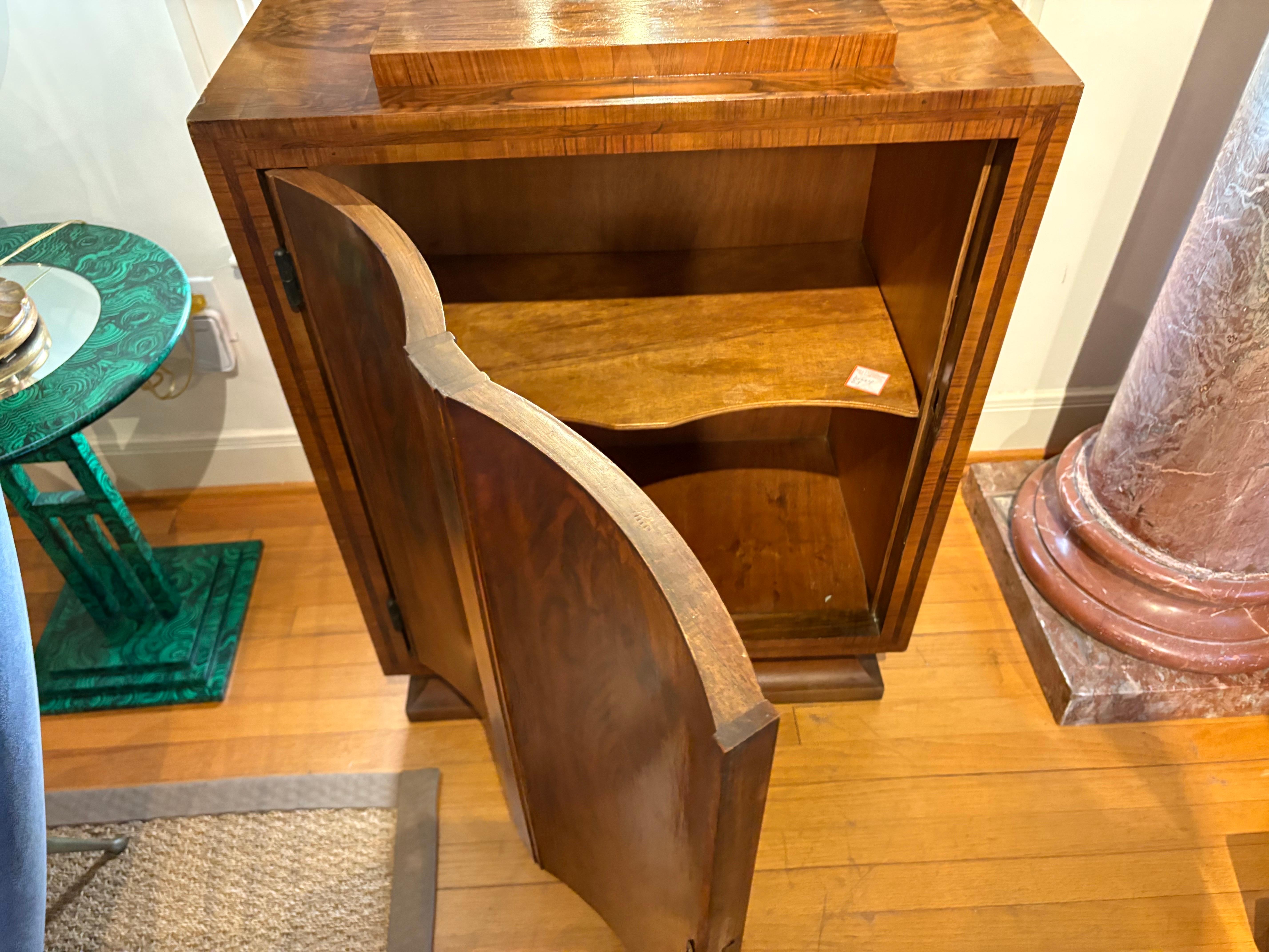 Noyer Cabinet moderne italien par Osvaldo Borsani en vente