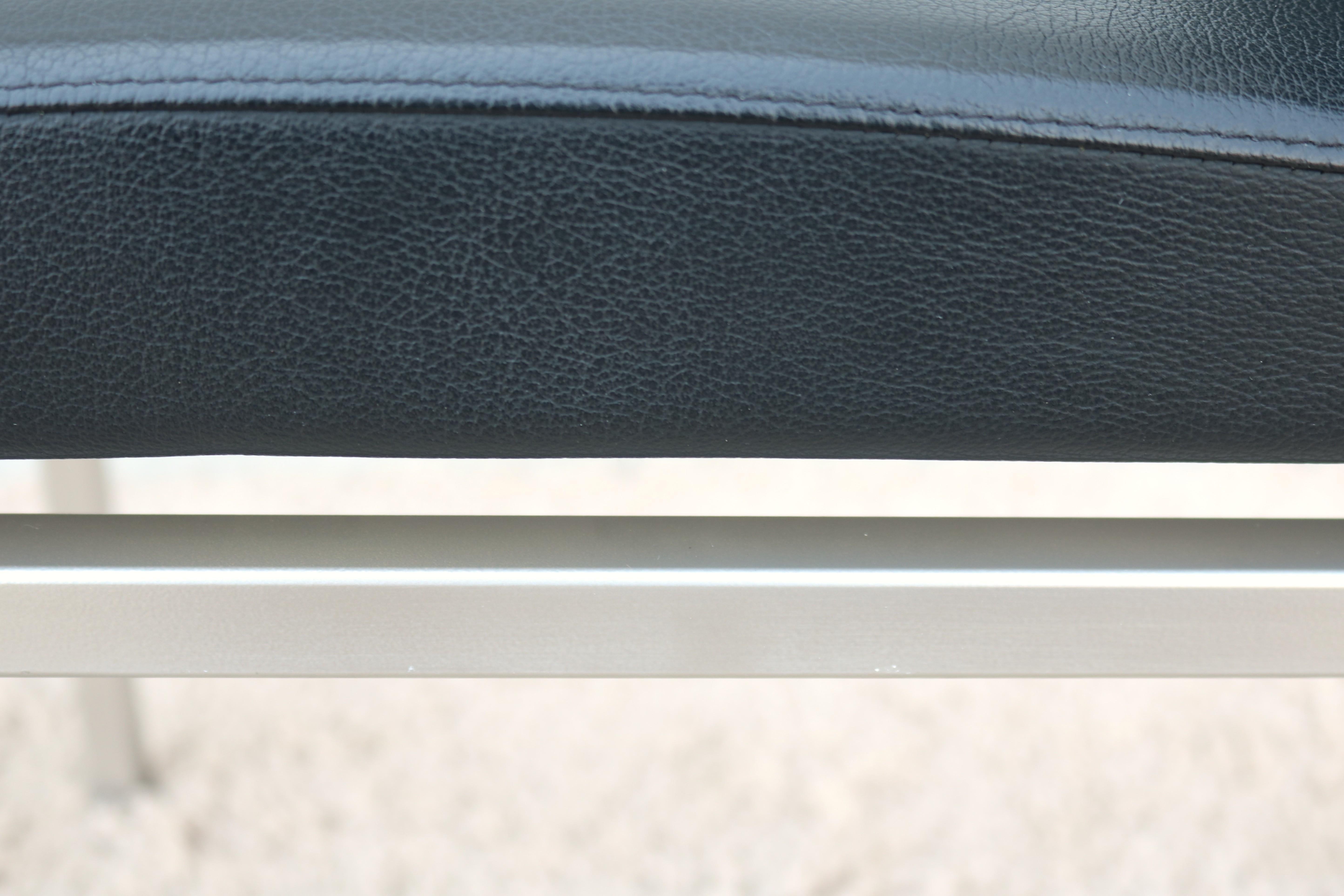 Sillas de Comedor Modernas Italianas Calligaris de Piel Negra Fabricadas en Italia - un Par en venta 4