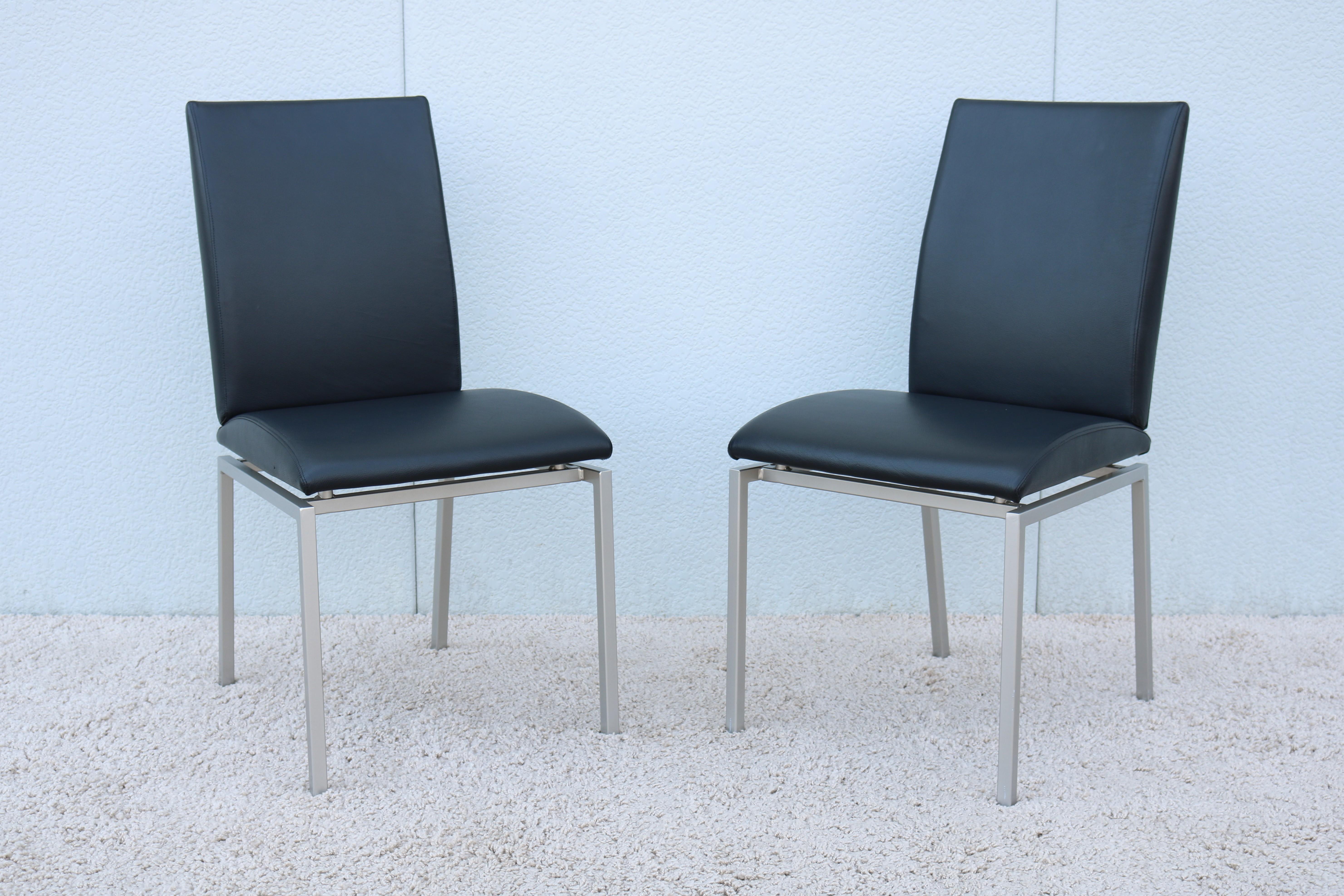 Sillas de Comedor Modernas Italianas Calligaris de Piel Negra Fabricadas en Italia - un Par Moderno en venta