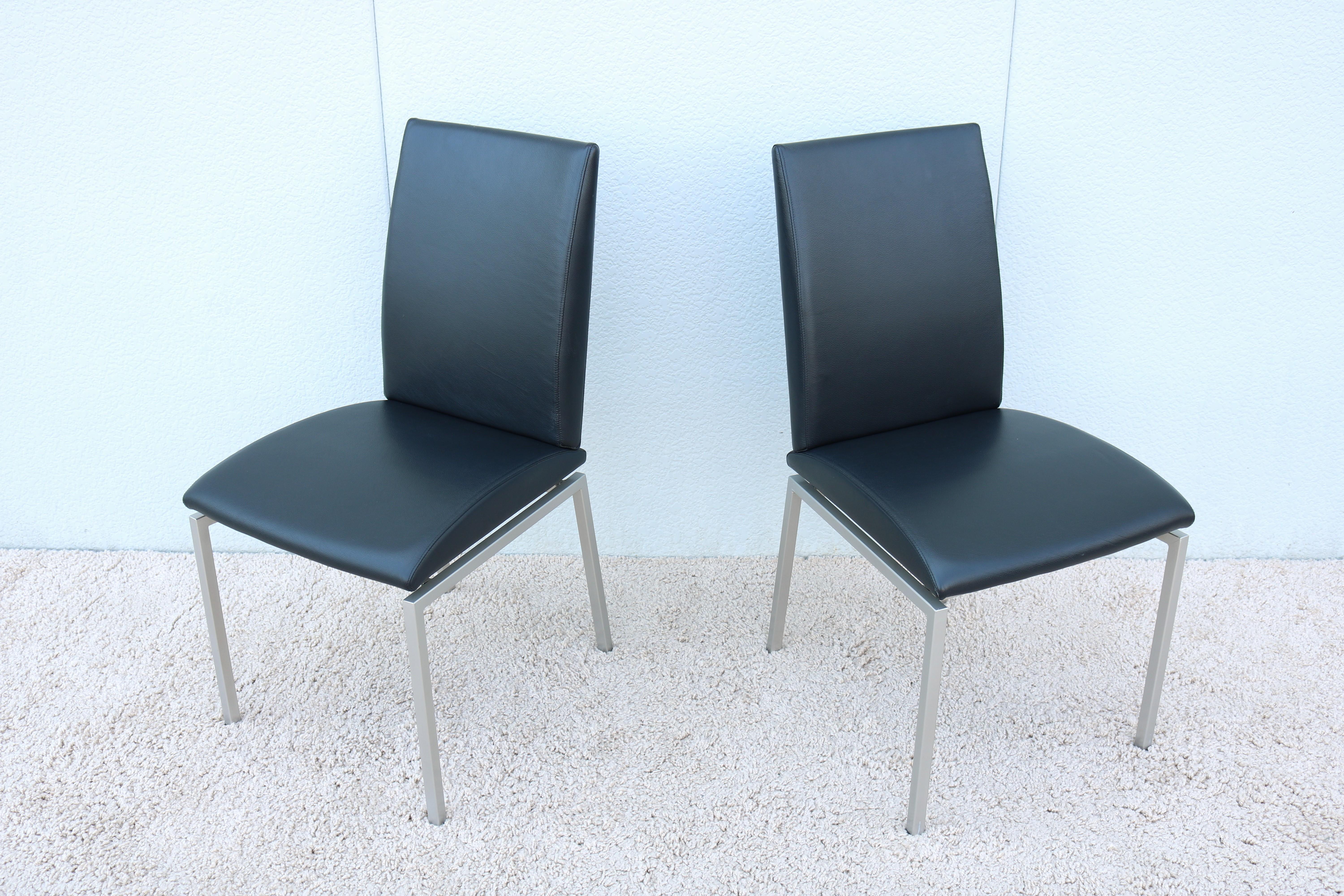 Sillas de Comedor Modernas Italianas Calligaris de Piel Negra Fabricadas en Italia - un Par Italiano en venta