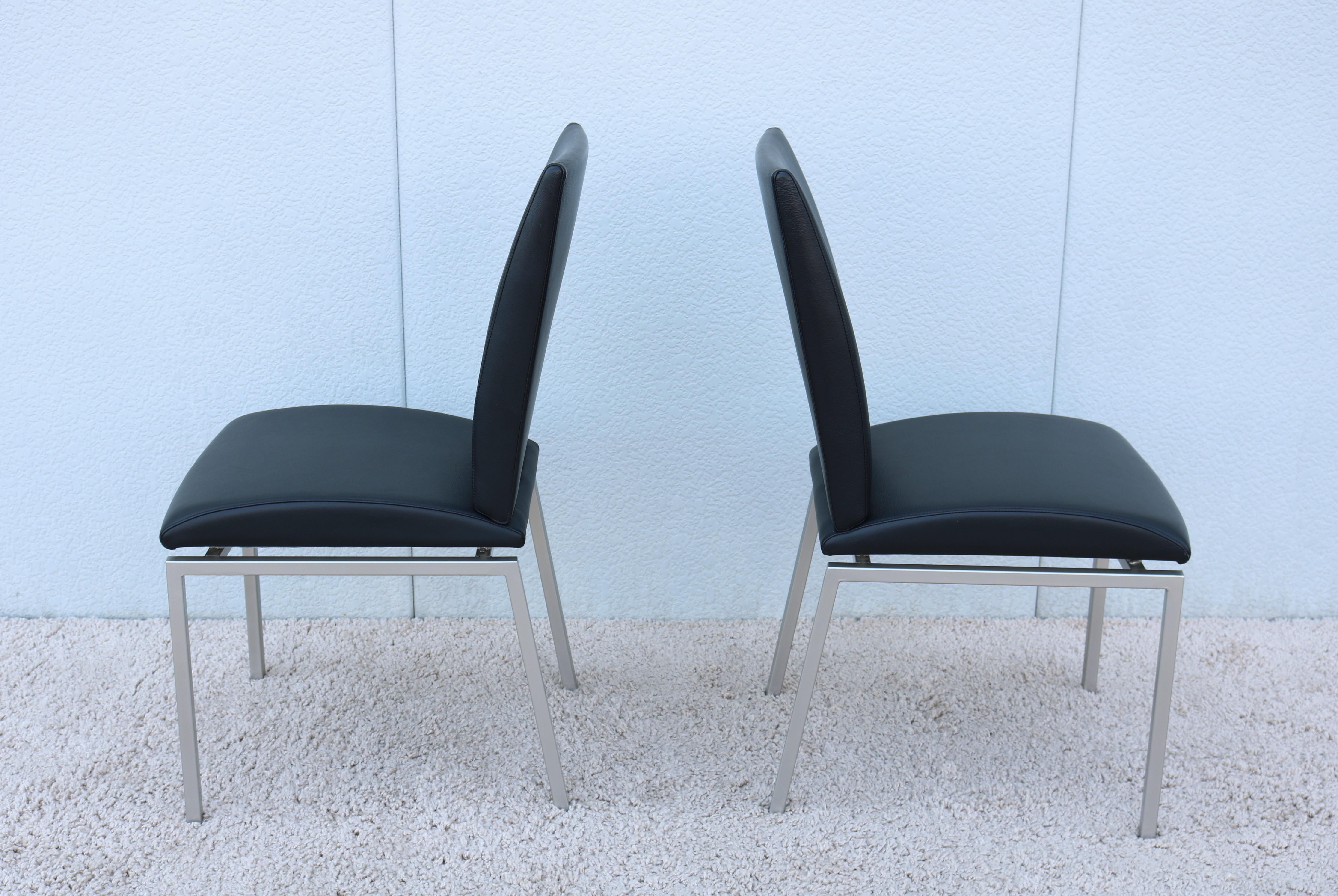 Sillas de Comedor Modernas Italianas Calligaris de Piel Negra Fabricadas en Italia - un Par Pintado en venta