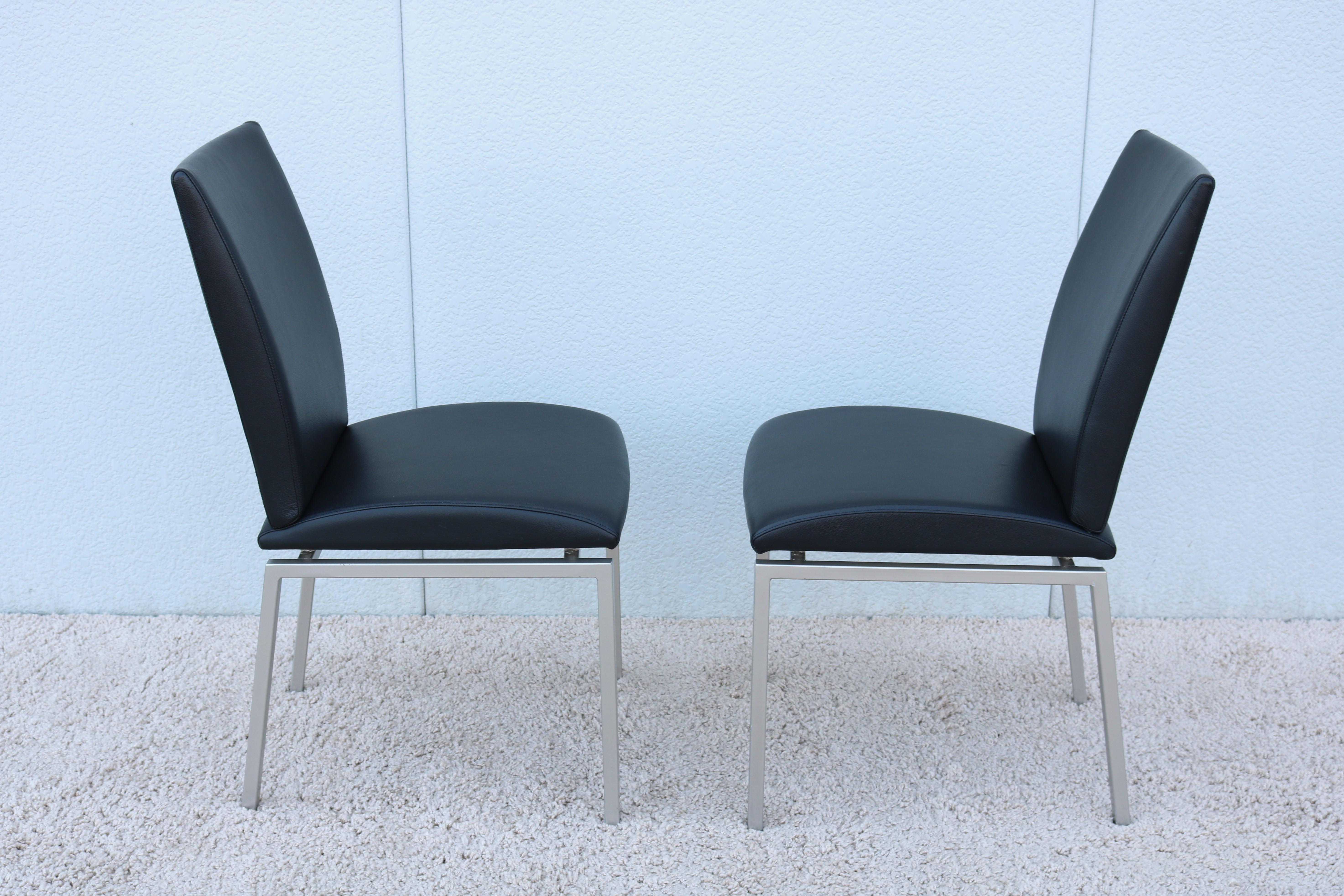 Sillas de Comedor Modernas Italianas Calligaris de Piel Negra Fabricadas en Italia - un Par Metal en venta