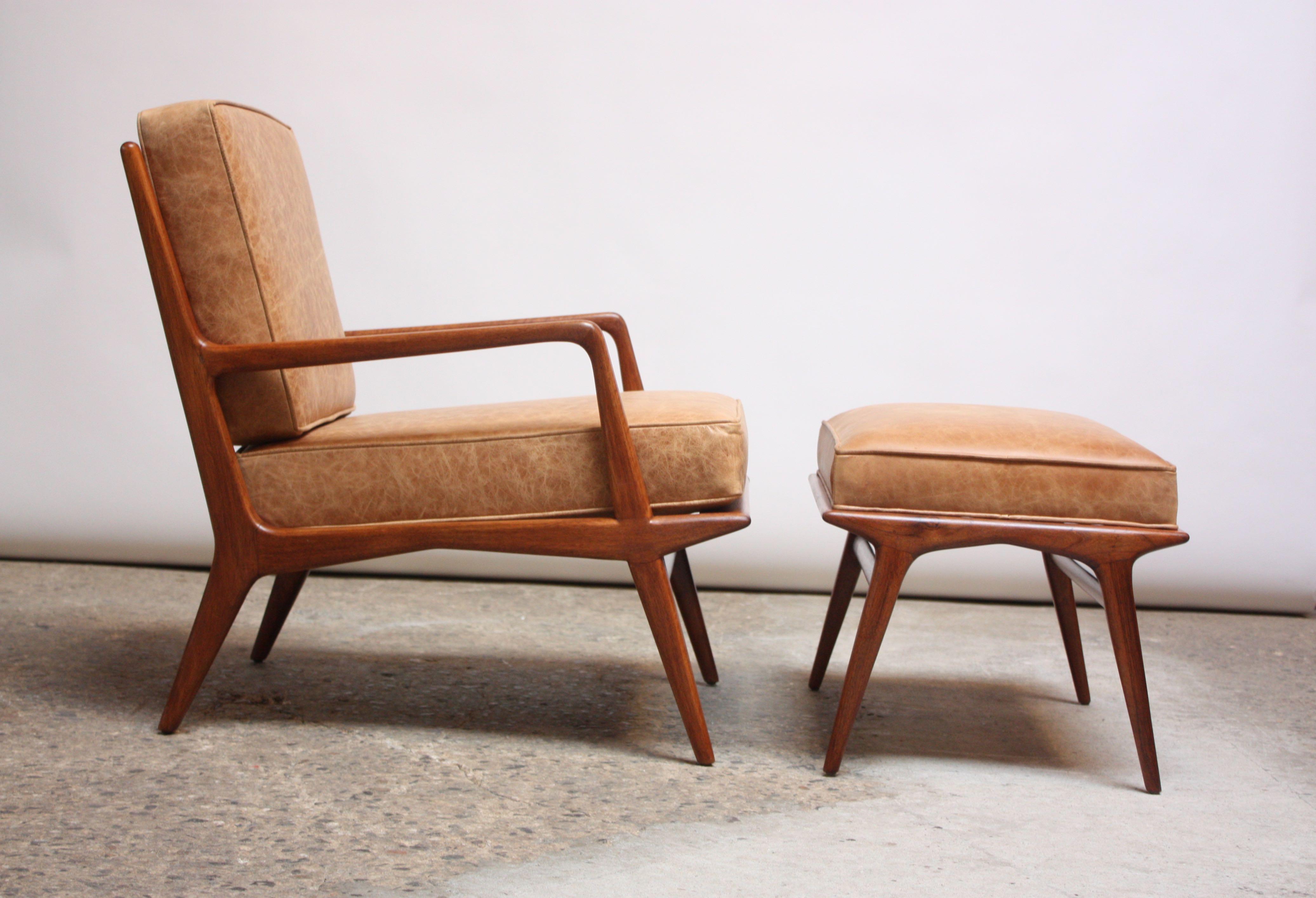 Italian Modern Carlo de Carli Lounge Chair and Ottoman in Walnut and Leather In Good Condition For Sale In Brooklyn, NY