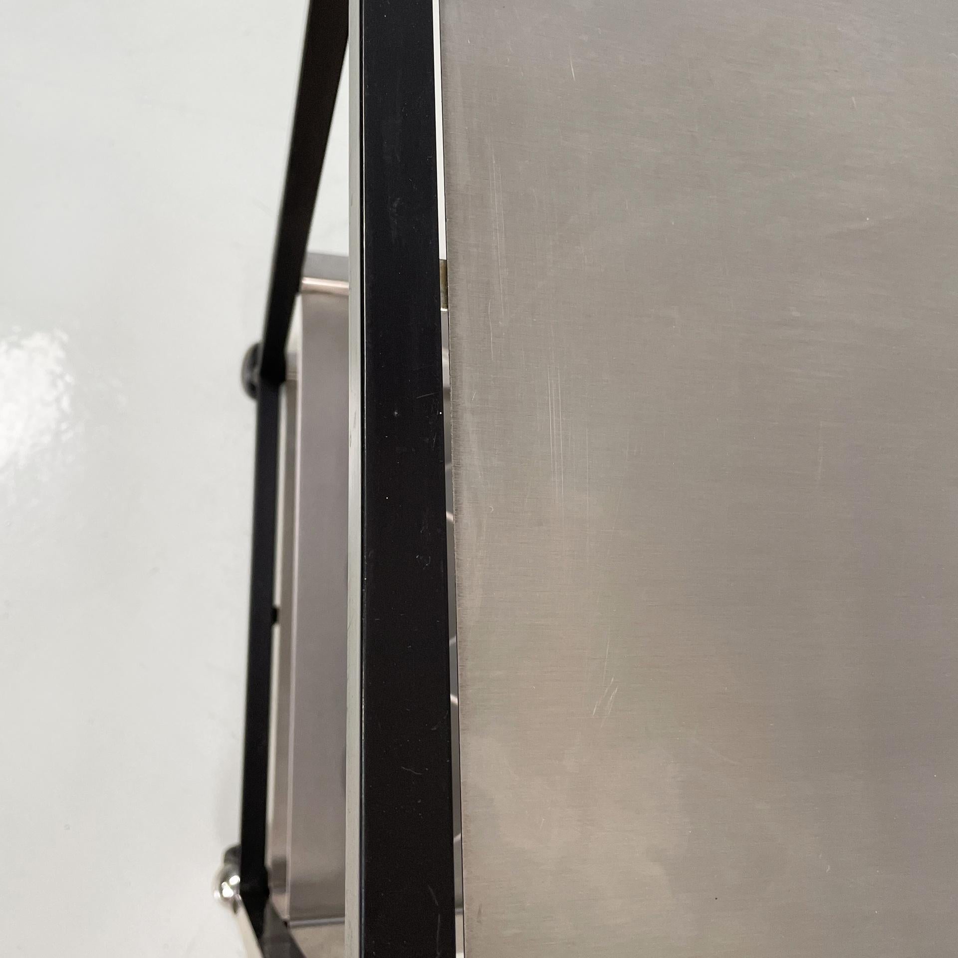 Carrello moderno italiano con portabottiglie in acciaio e metallo nero, anni '80 in vendita 9