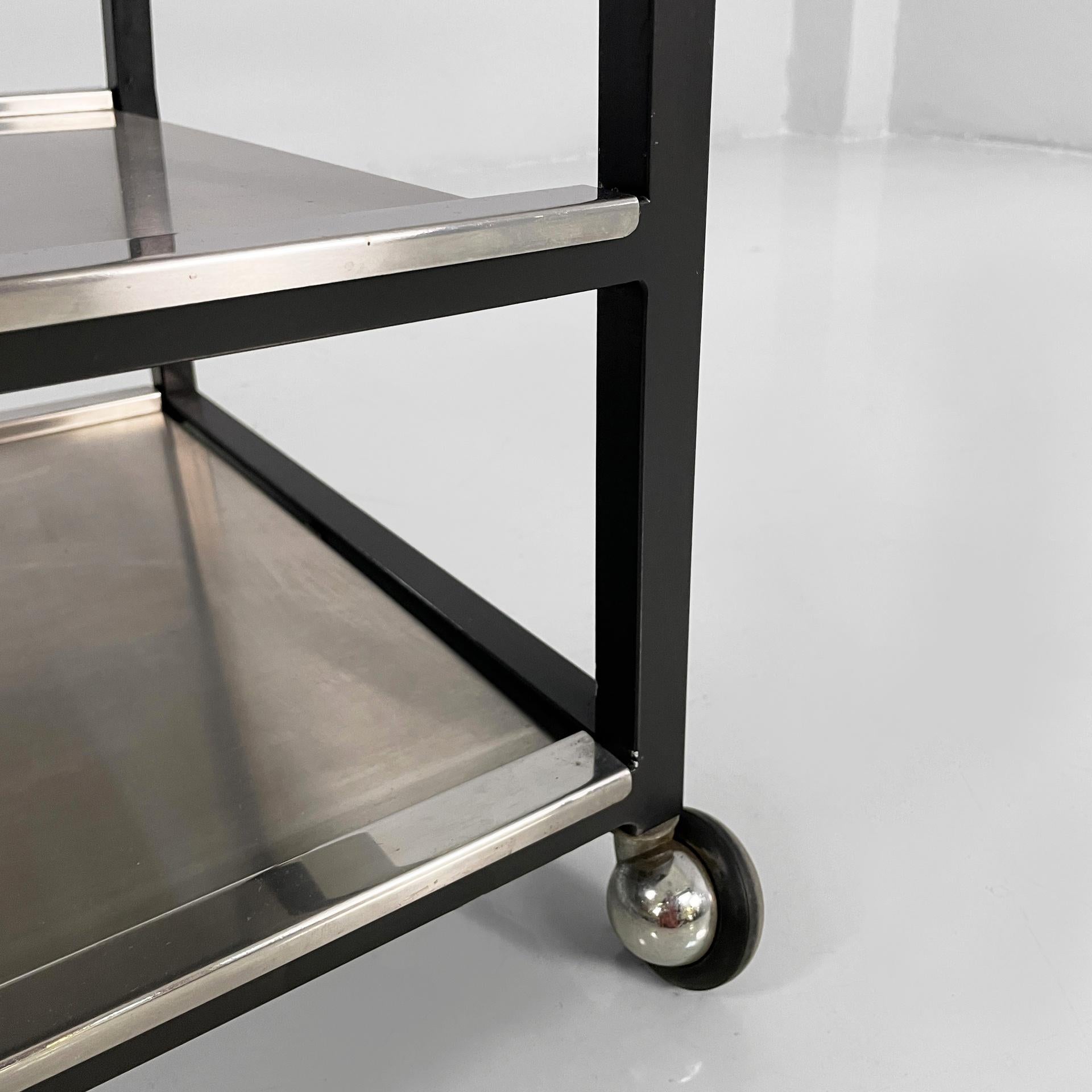 Carrello moderno italiano con portabottiglie in acciaio e metallo nero, anni '80 in vendita 10