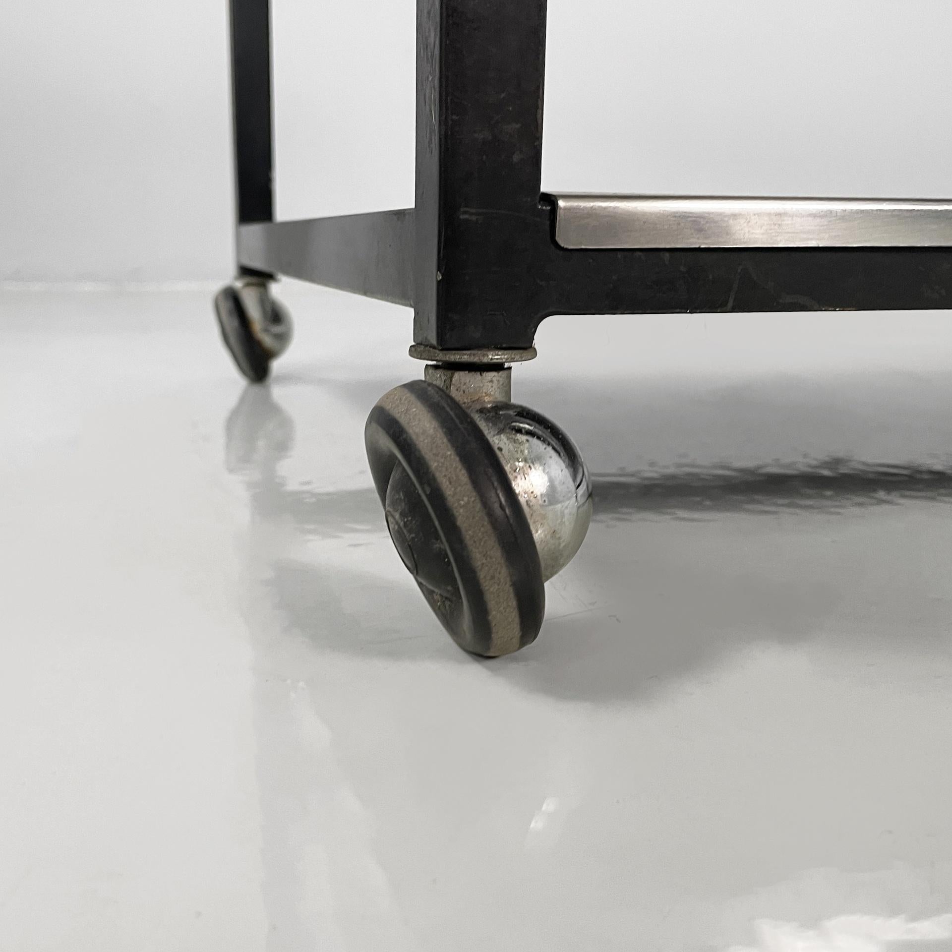 Carrello moderno italiano con portabottiglie in acciaio e metallo nero, anni '80 in vendita 12