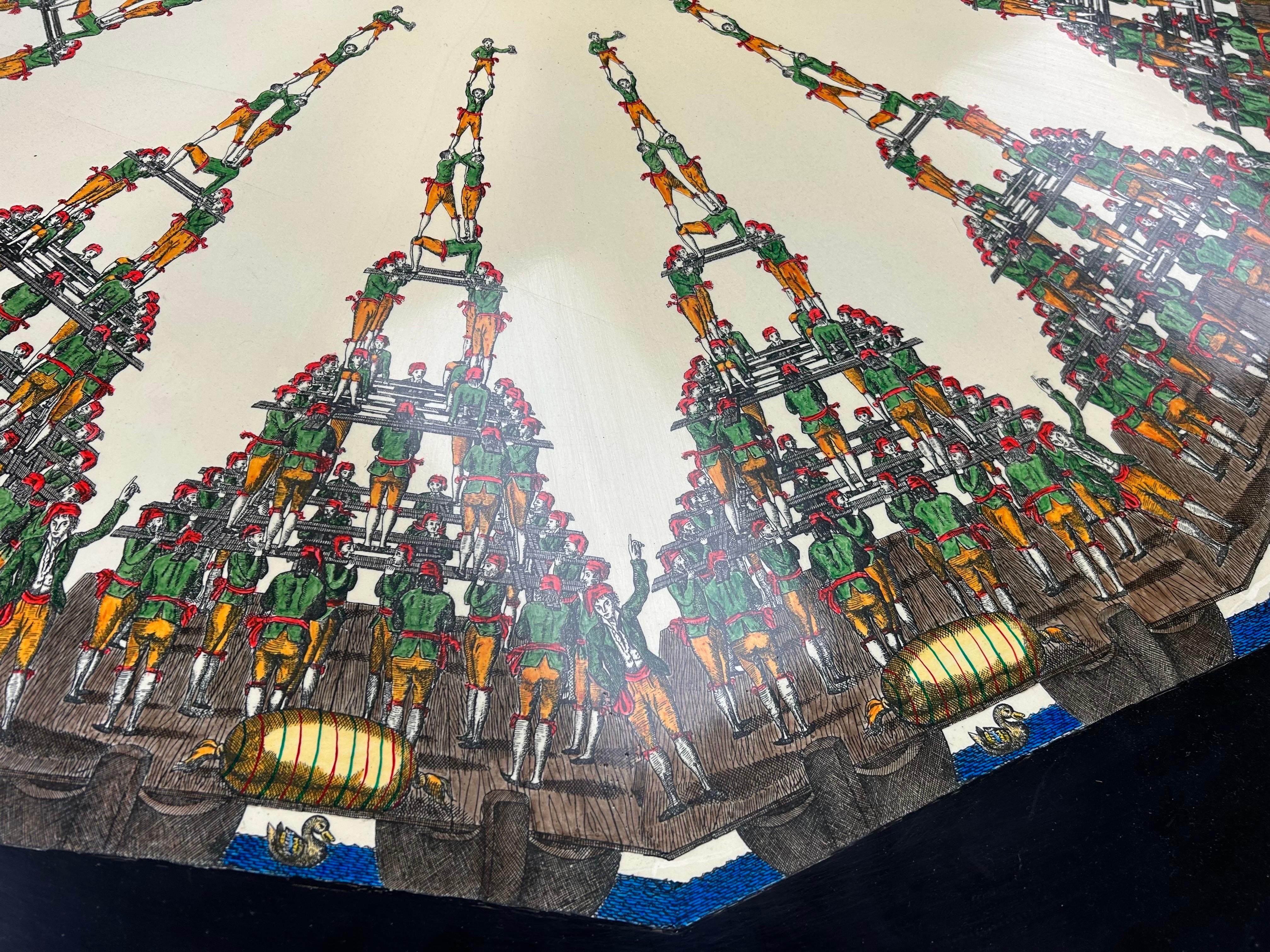 Ottone Tavolo da centro moderno italiano di Fornasetti in vendita