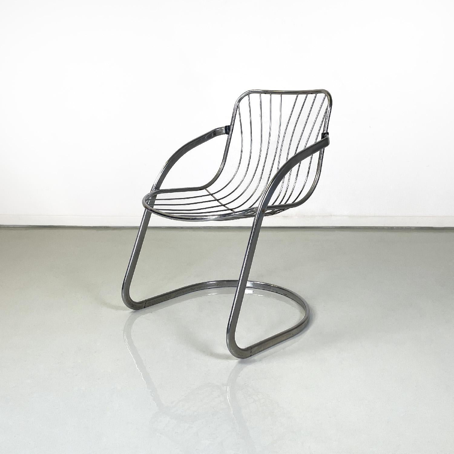 Moderner italienischer Stuhl aus gebogenem, verchromtem Stahlrohr, 1970er Jahre
Gebogener Stuhl aus verchromtem Stahl. Sitz und Rückenlehne sind aus feinem verchromtem Stahlrohr gefertigt, das sich der Form des Körpers anpasst. Die Armlehnen sind