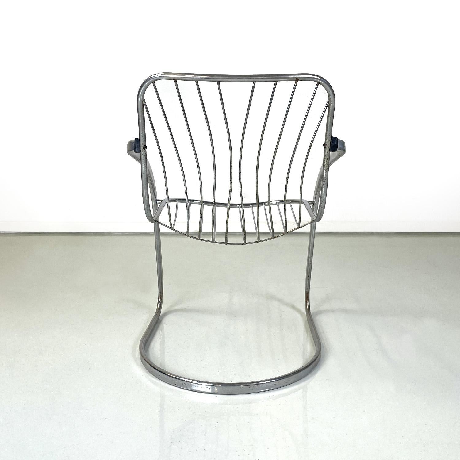 Italian modern chair in curved tubular chromed steel, 1970s In Good Condition For Sale In MIlano, IT