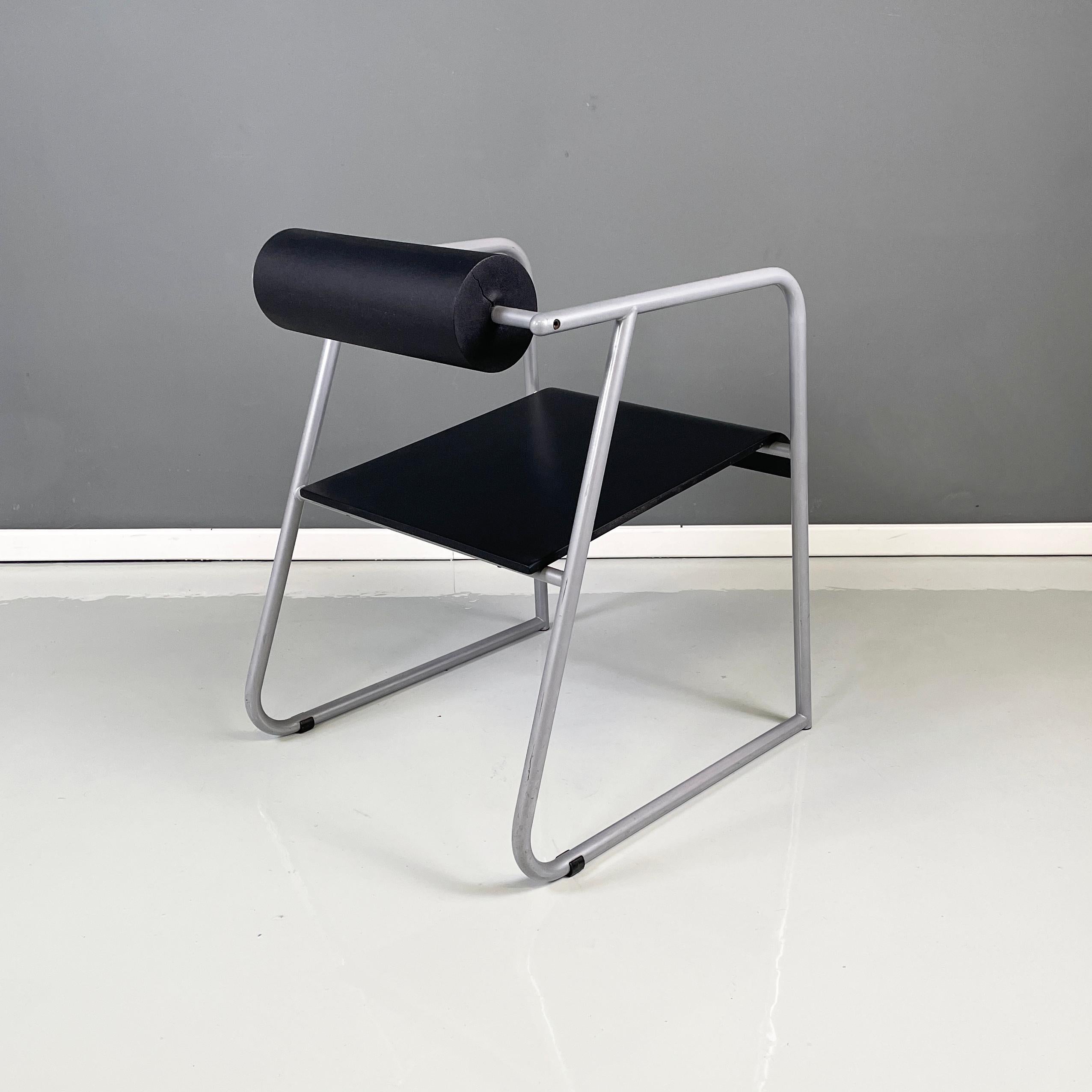 Italian modern Chair in gray metal, black rubber and wood, 1980s In Good Condition For Sale In MIlano, IT