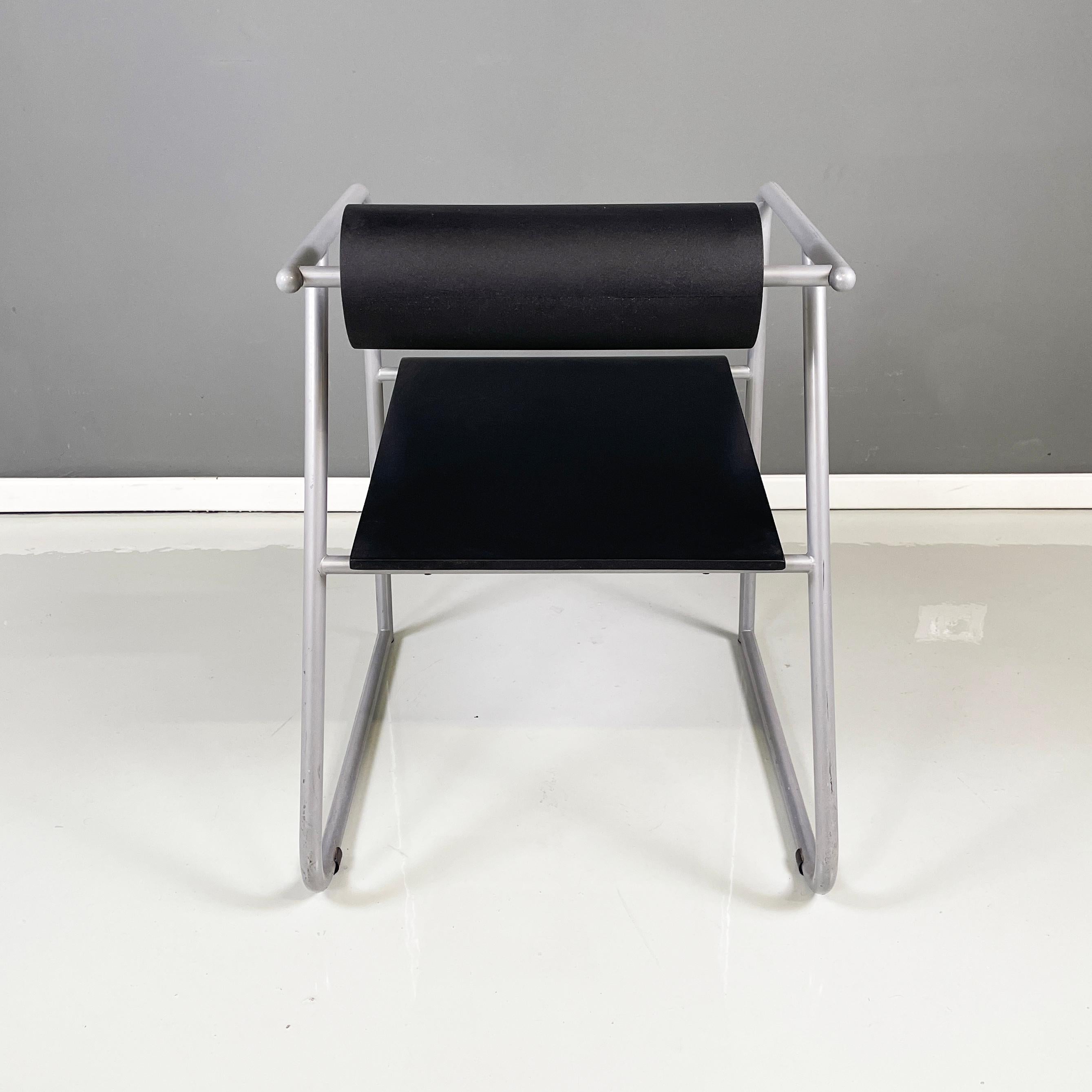 Chaise moderne italienne en métal gris, caoutchouc noir et bois, années 1980 Bon état - En vente à MIlano, IT