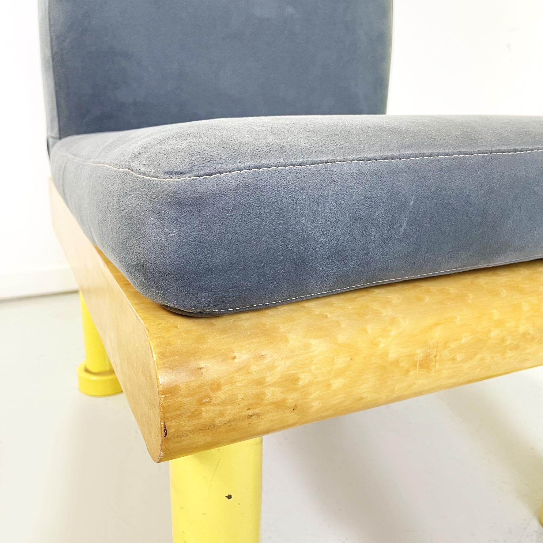 Moderner italienischer Stuhl aus grauem Samt, gebürstetem Holz und gelbem Metall, 1980er Jahre im Angebot 5