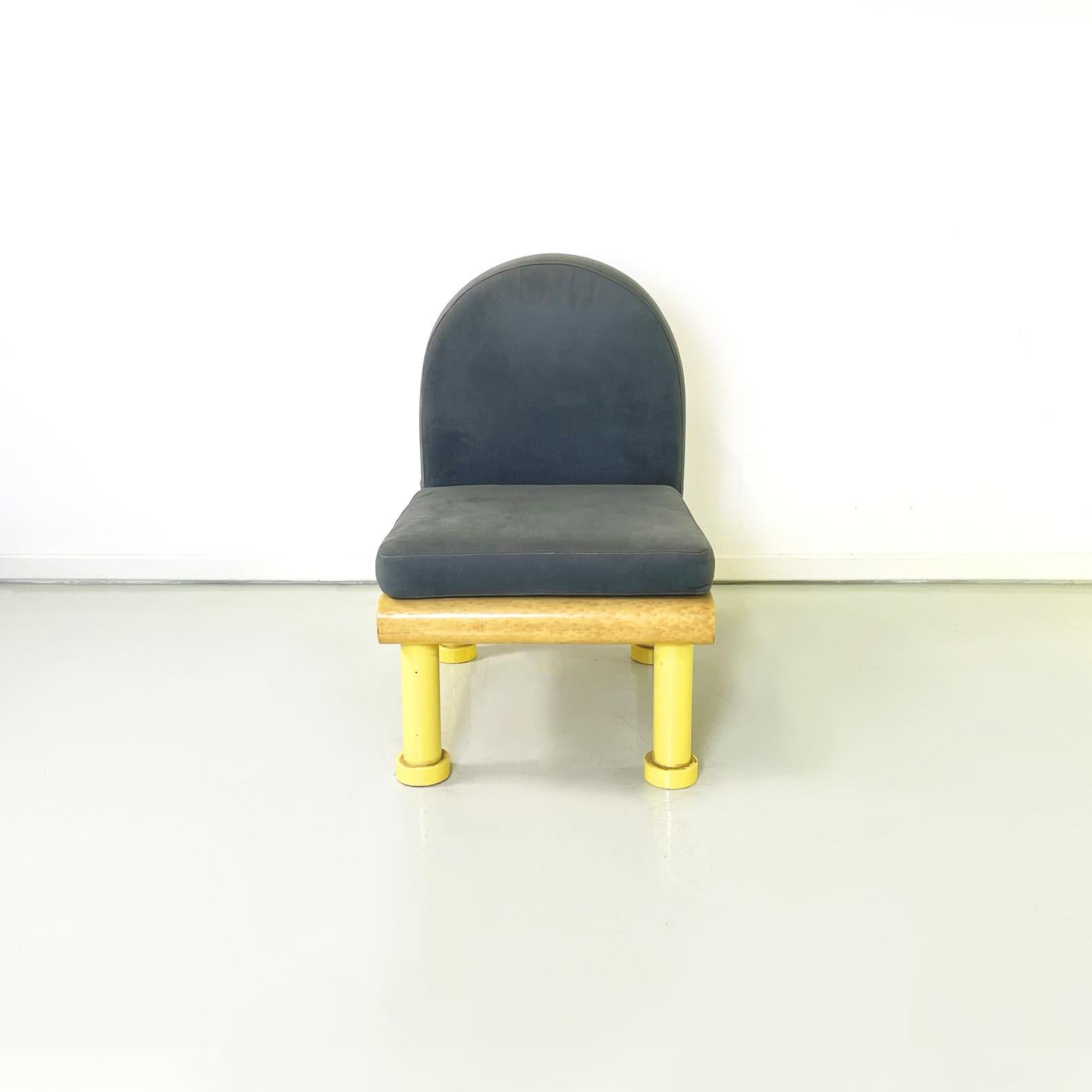 Italian modern Chair in gray velvet, briar wood and yellow metal, 1980s
Chair with squared seat and rounded back, padded and upholstered in gray velvet. The structure is composed of a part in briar wood and the 4 round section legs in yellow