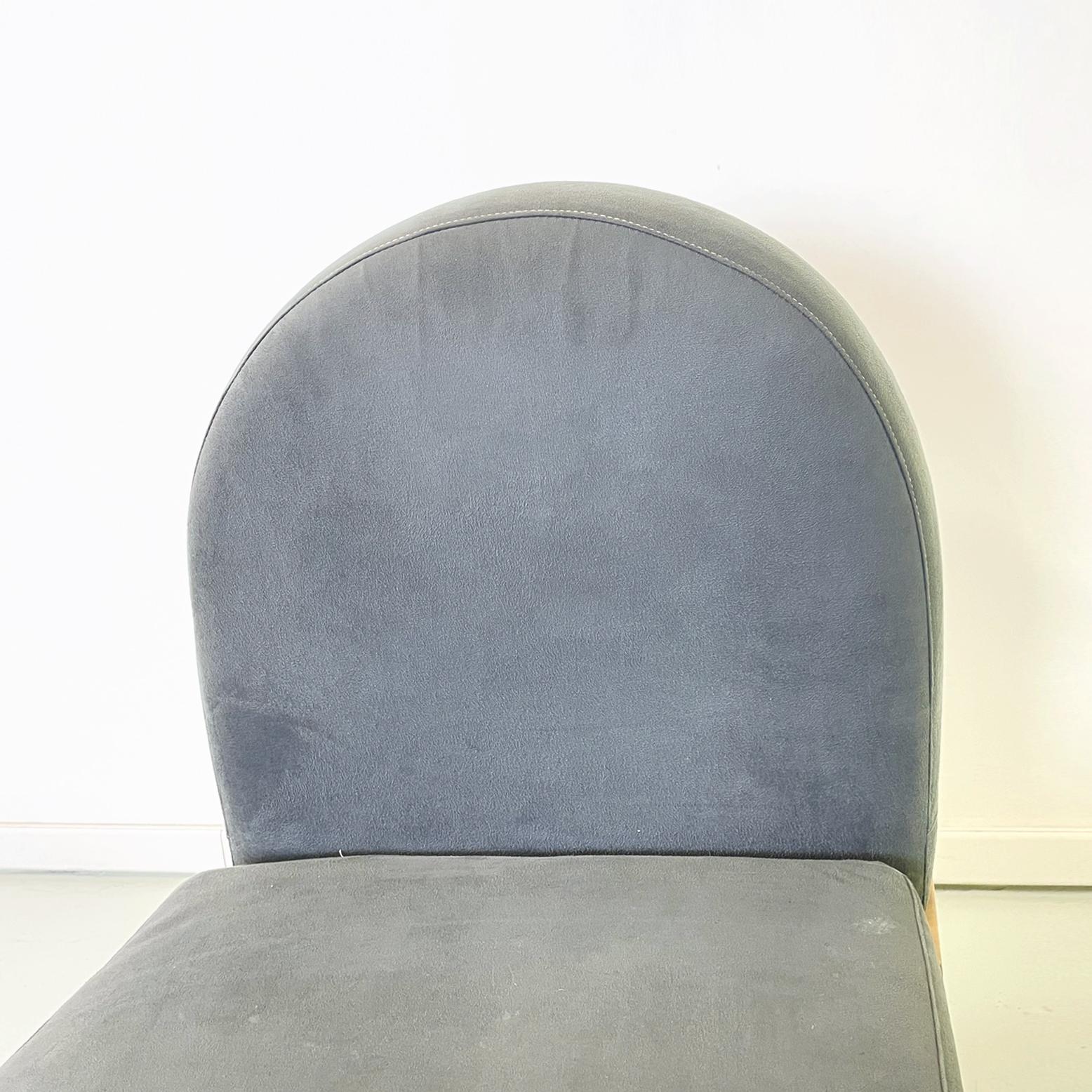 Moderner italienischer Stuhl aus grauem Samt, gebürstetem Holz und gelbem Metall, 1980er Jahre im Angebot 2