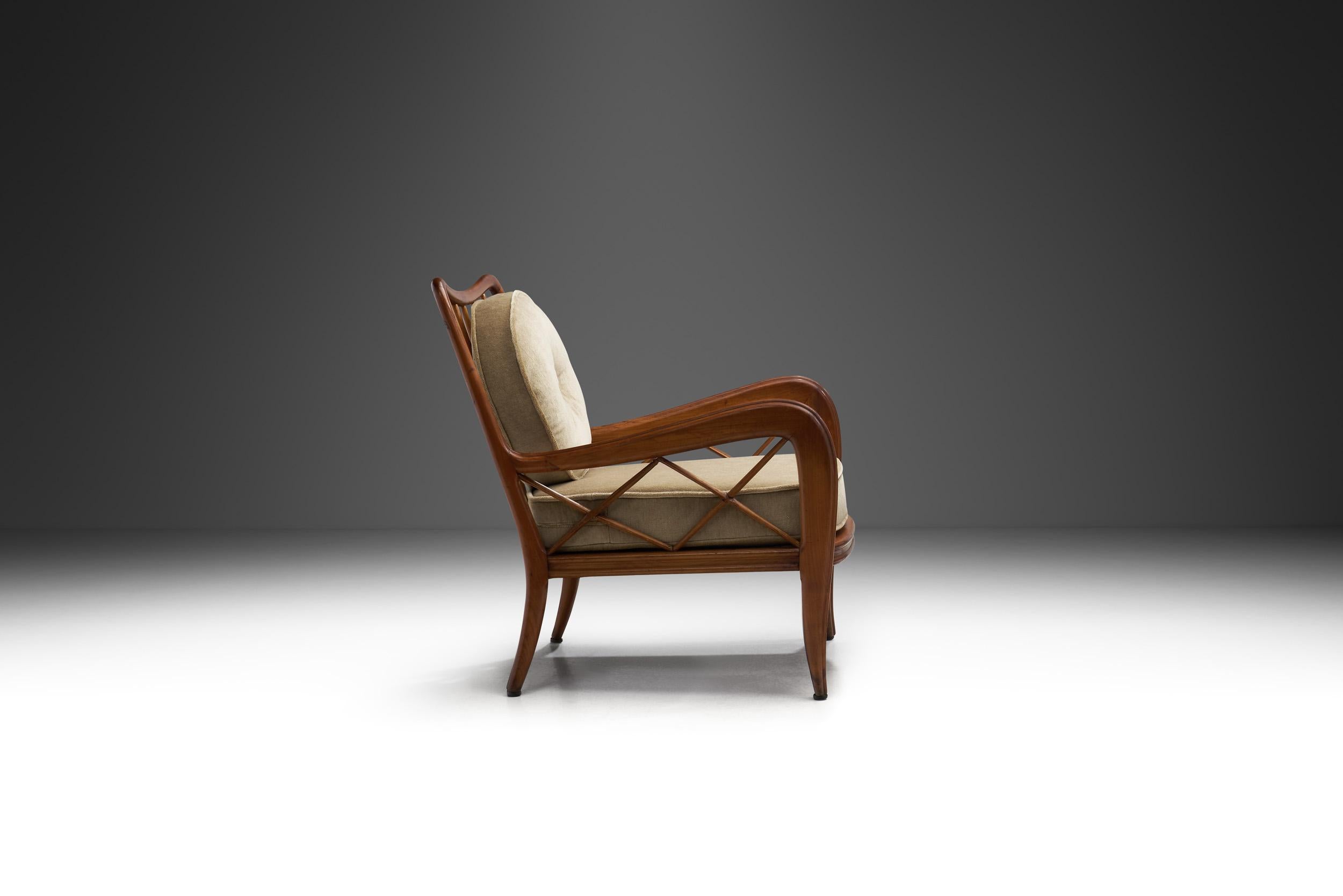Mid-20th Century Italian Modern Lounge Chair Attributed to Paolo Buffa, Italy 1940s