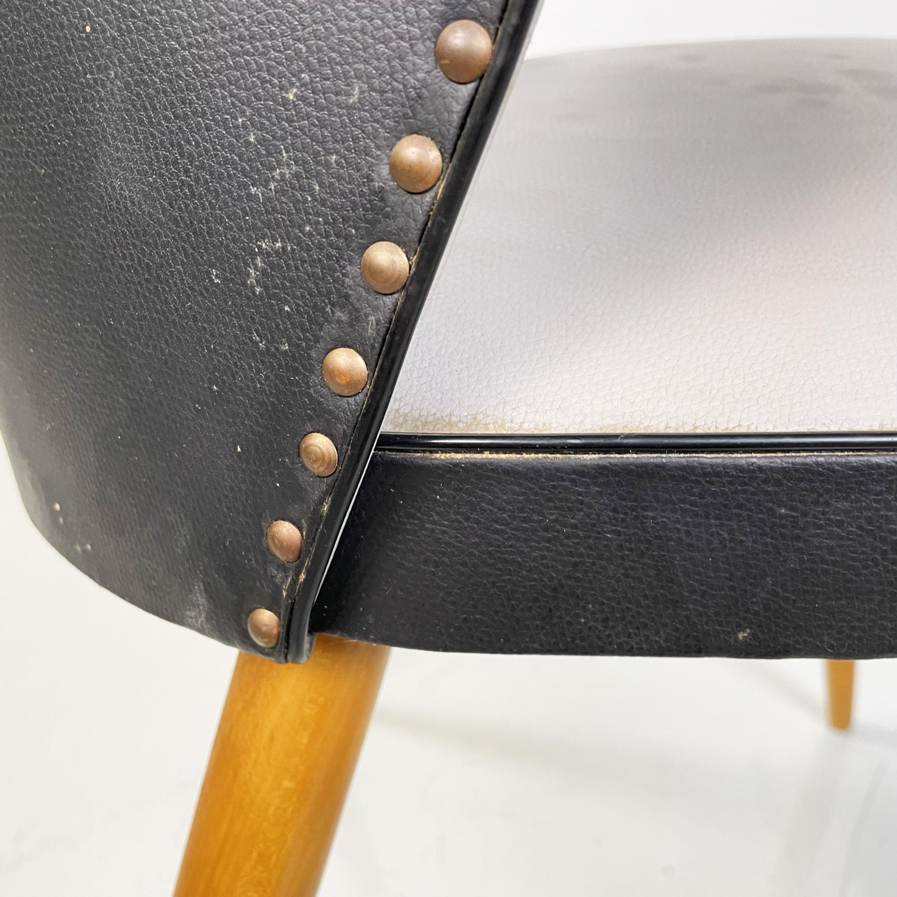 Moderne italienische Stühle aus schwarzem und grauem Leder und Holz, 1980er Jahre im Angebot 8