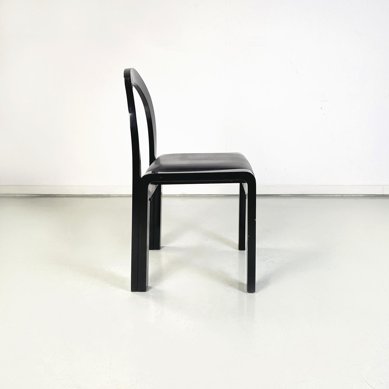 Moderne italienische Stühle aus schwarz lackiertem Holz und schwarzem Leder, 1980er Jahre im Zustand „Gut“ im Angebot in MIlano, IT