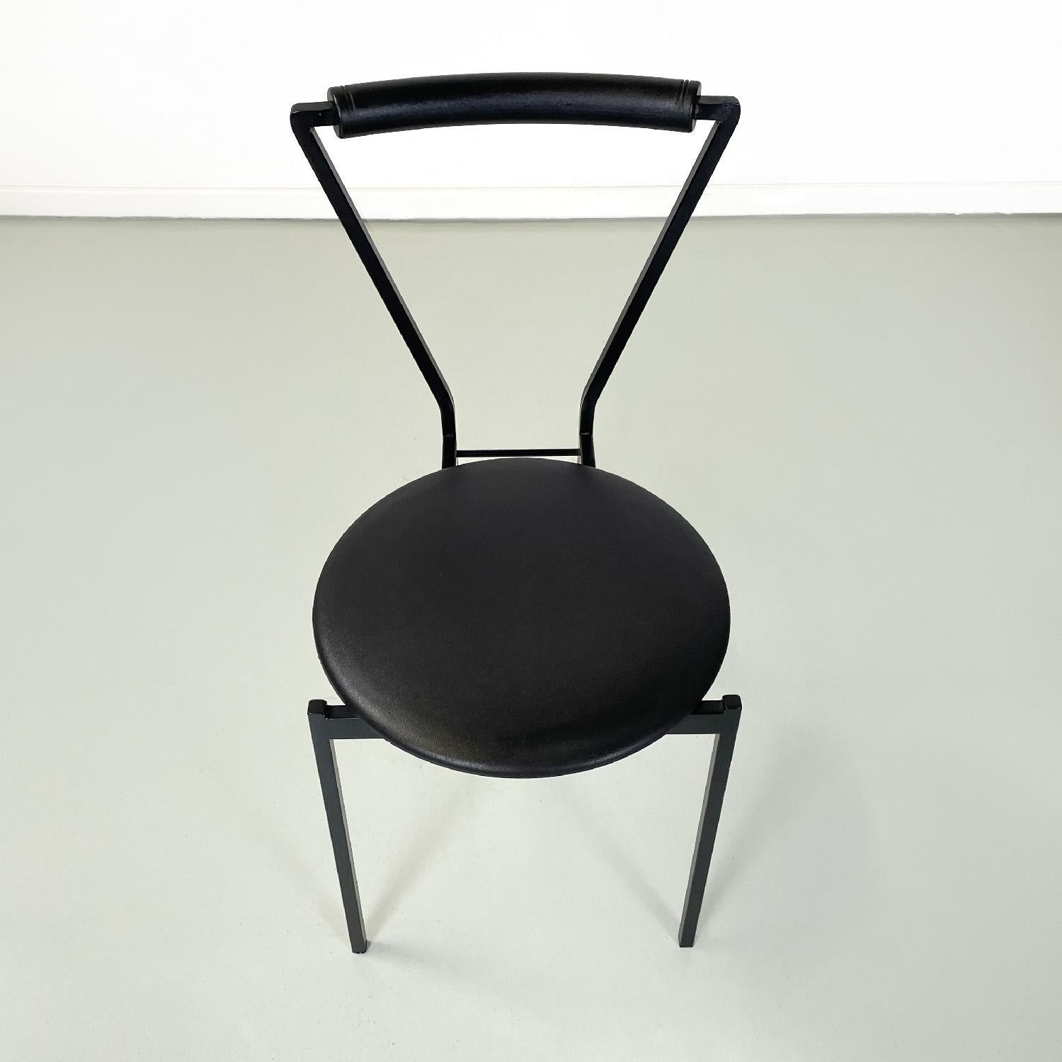 Italian modern chairs in black metal and rubber, 1980s For Sale 1