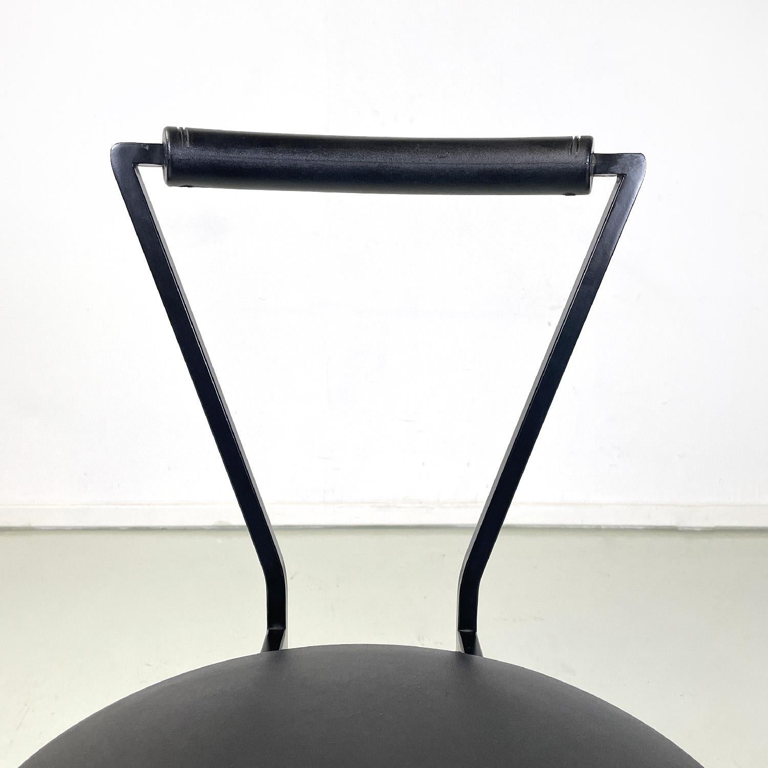 Italian modern chairs in black metal and rubber, 1980s For Sale 3