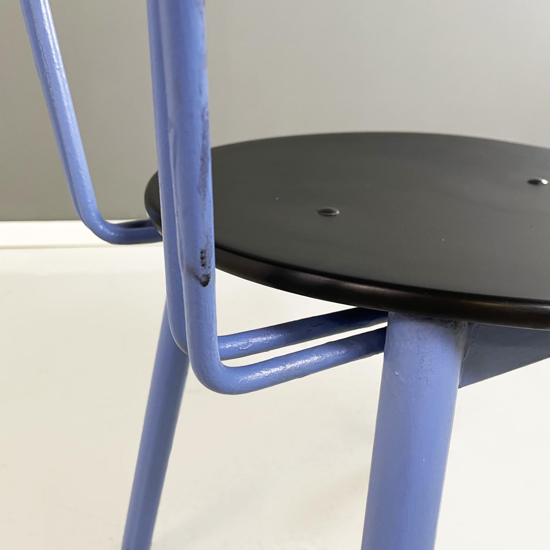 Italienische moderne Stühle aus blauem Metall, schwarzem Holz und schwarzem Gummi, 1980er Jahre im Angebot 11
