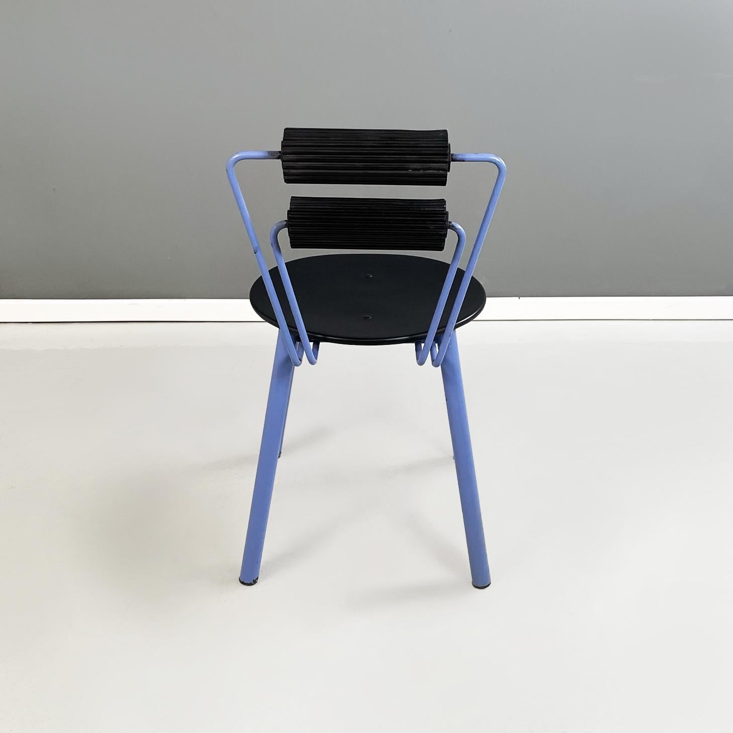 Metal Italian modern Chairs in blue metal, black wood and black rubber, 1980s For Sale