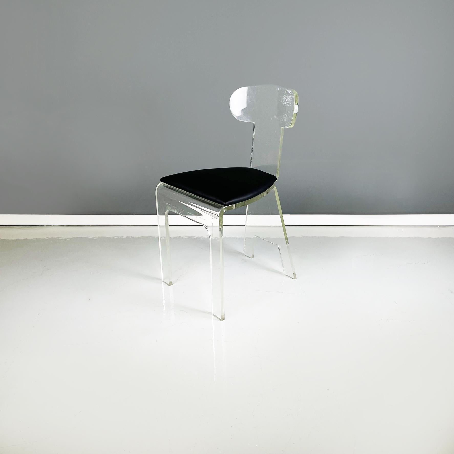 Italian modern Chairs in transparent thick plexiglass and black sky, 1980s
Set of three chairs with transparent plexiglass structure. The curved backrest and legs are made of thick plexiglass plates. The semi-oval seat is padded and covered in black