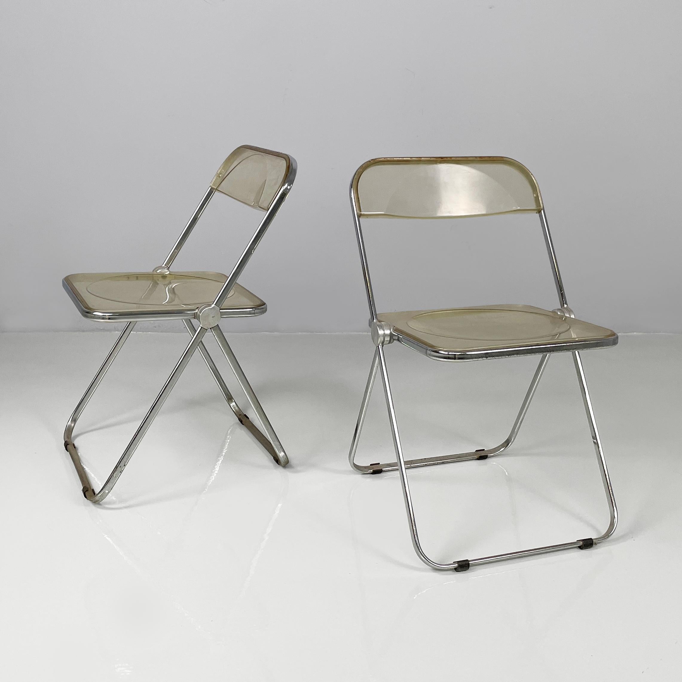 Moderne italienische Stühle Plia von Giancarlo Piretti für Anonima Castelli, 1970er Jahre
Paar Klappstühle Modell Plia mit quadratischem Sitz und rechteckiger Rückenlehne, aus transparentem ABS-Kunststoff. Die Struktur und die Beine mit abgerundetem
