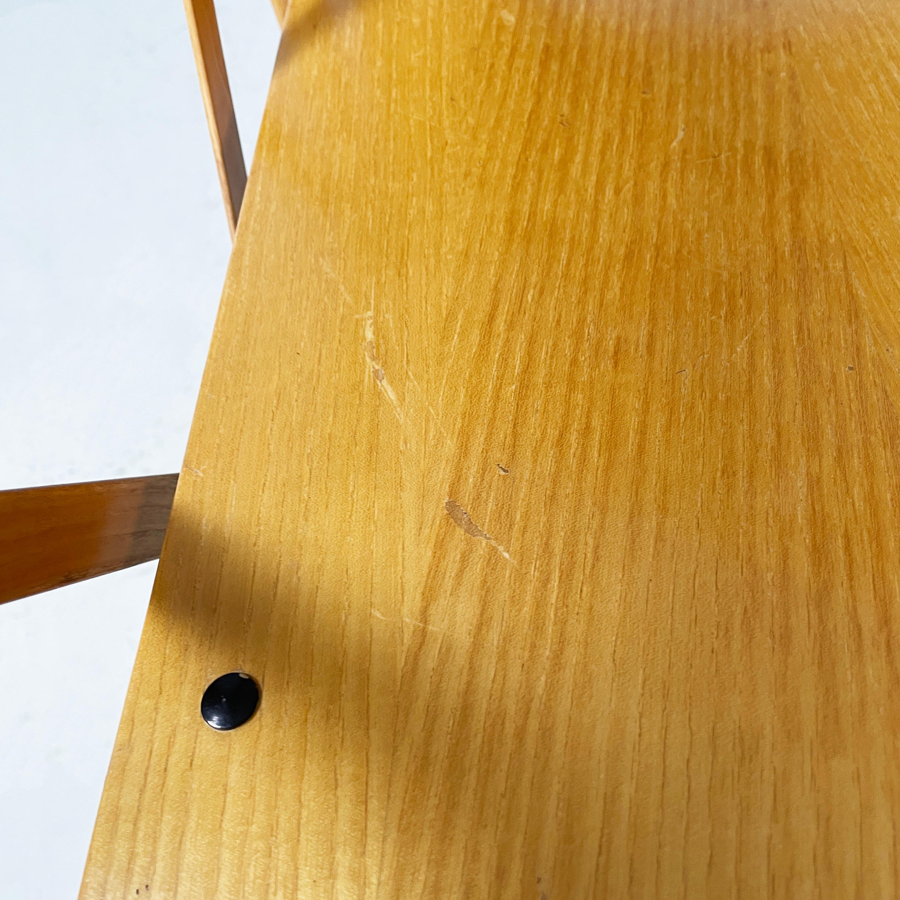 Moderne italienische Stühle mit Armlehnen aus Holz und schwarzem Metall, 1970er Jahre 6