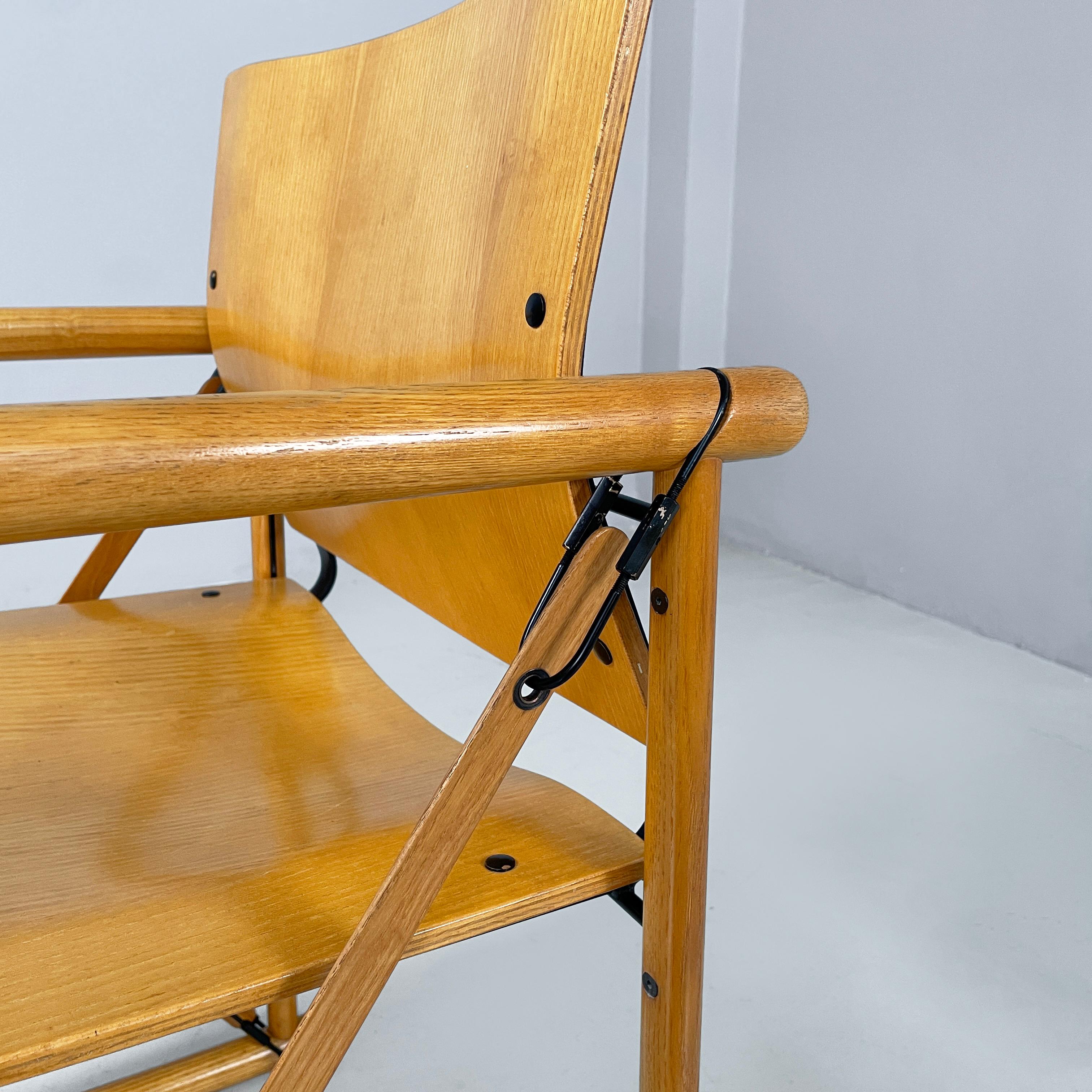 Moderne italienische Stühle mit Armlehnen aus Holz und schwarzem Metall, 1970er Jahre 7