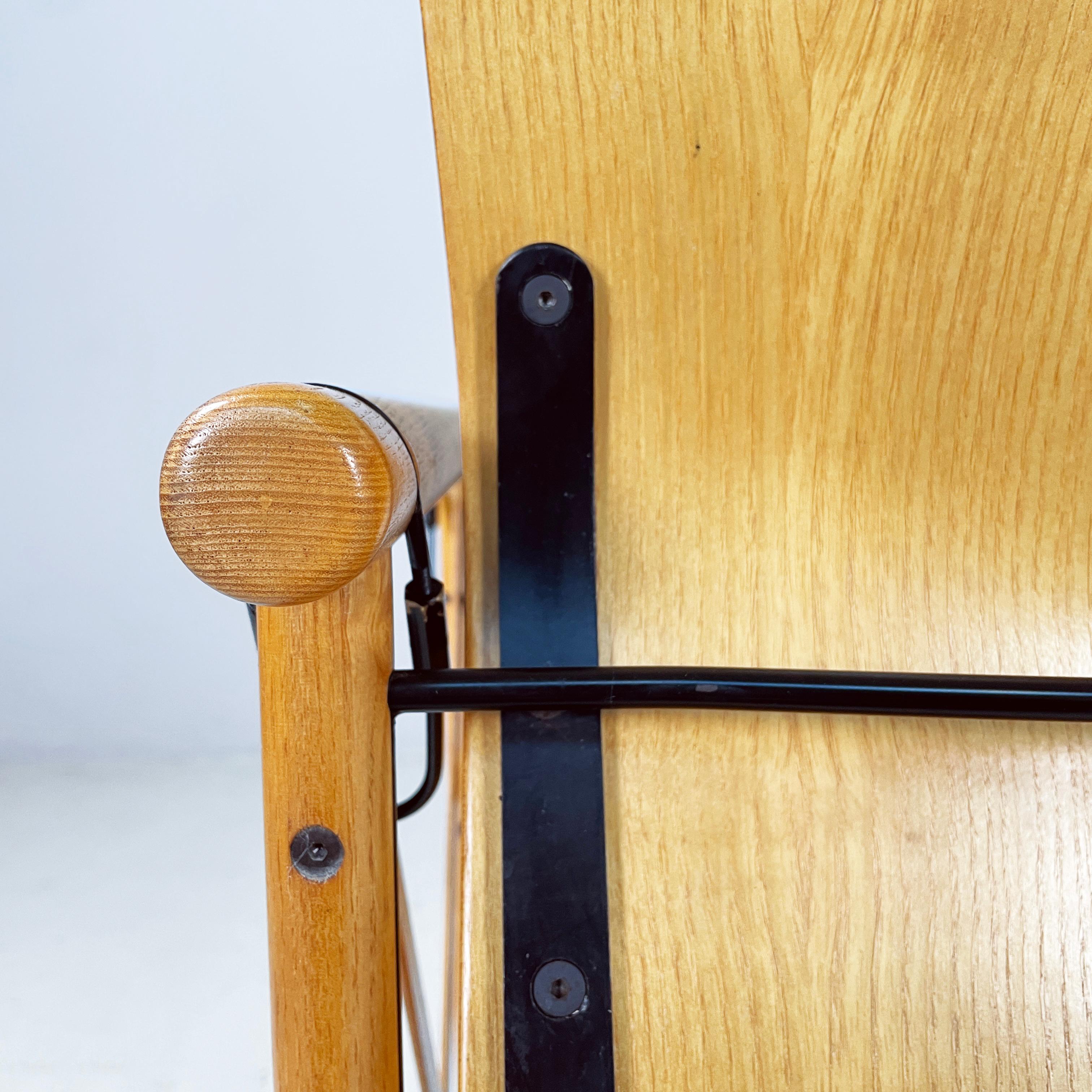 Moderne italienische Stühle mit Armlehnen aus Holz und schwarzem Metall, 1970er Jahre 11