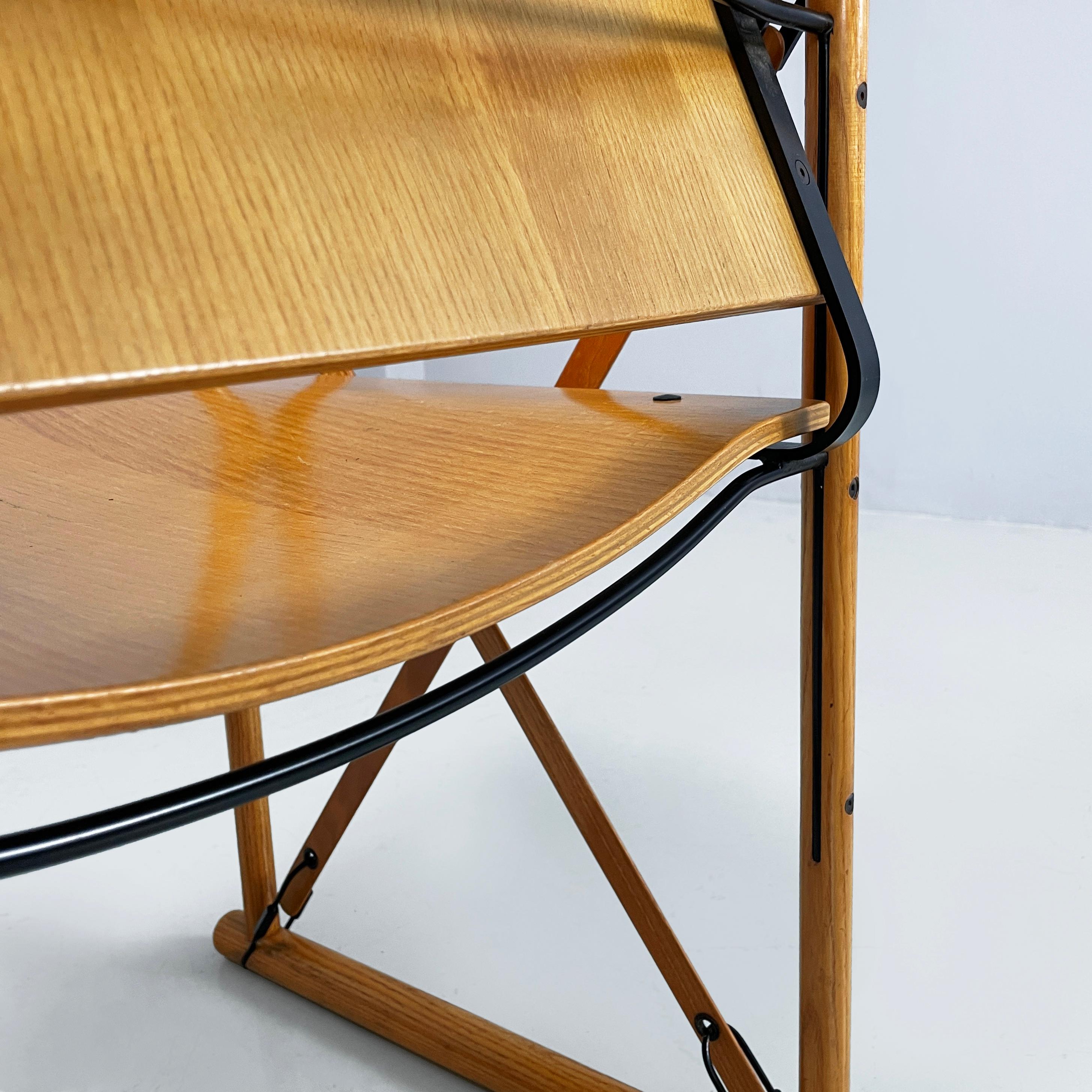Moderne italienische Stühle mit Armlehnen aus Holz und schwarzem Metall, 1970er Jahre 12