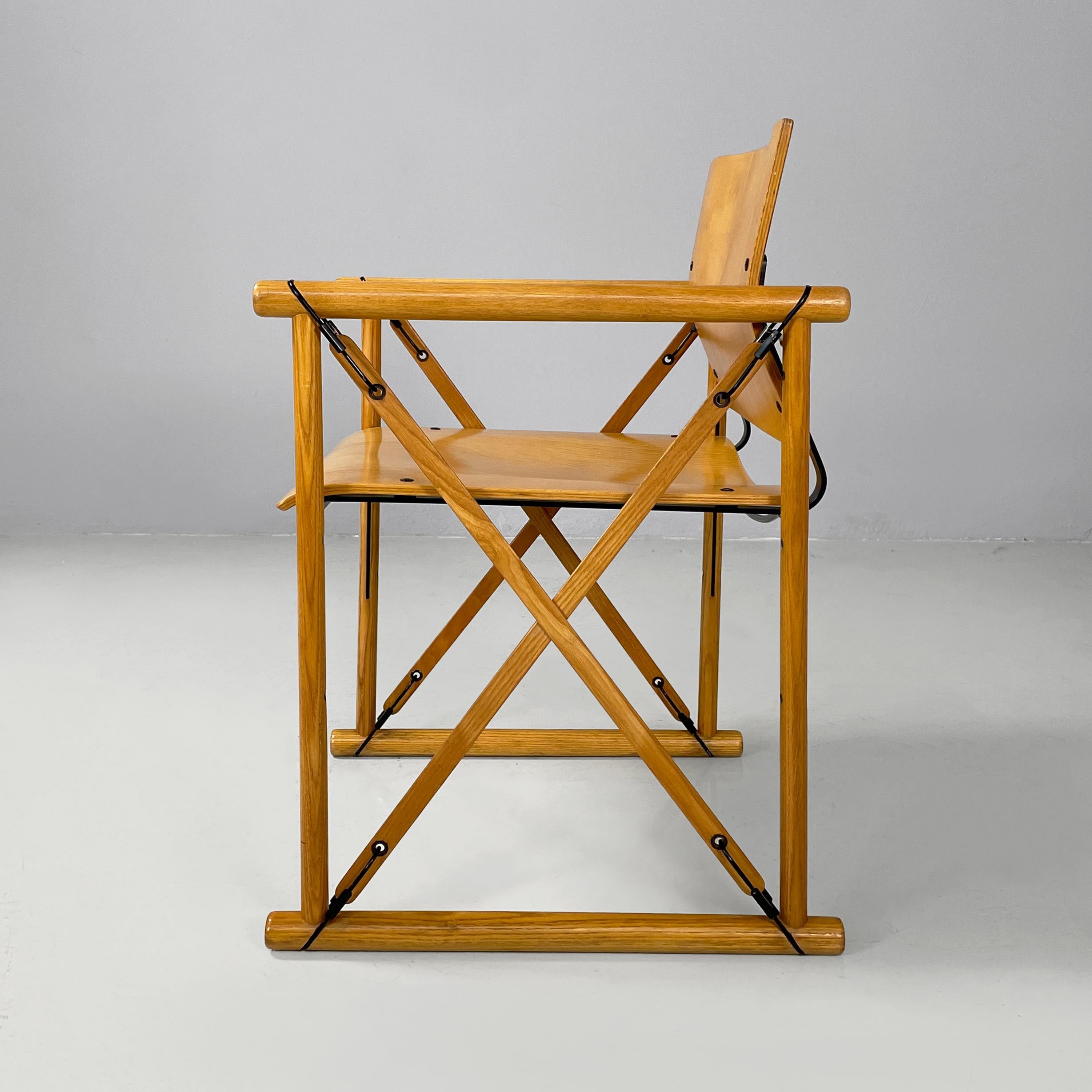 Moderne italienische Stühle mit Armlehnen aus Holz und schwarzem Metall, 1970er Jahre im Zustand „Gut“ in MIlano, IT