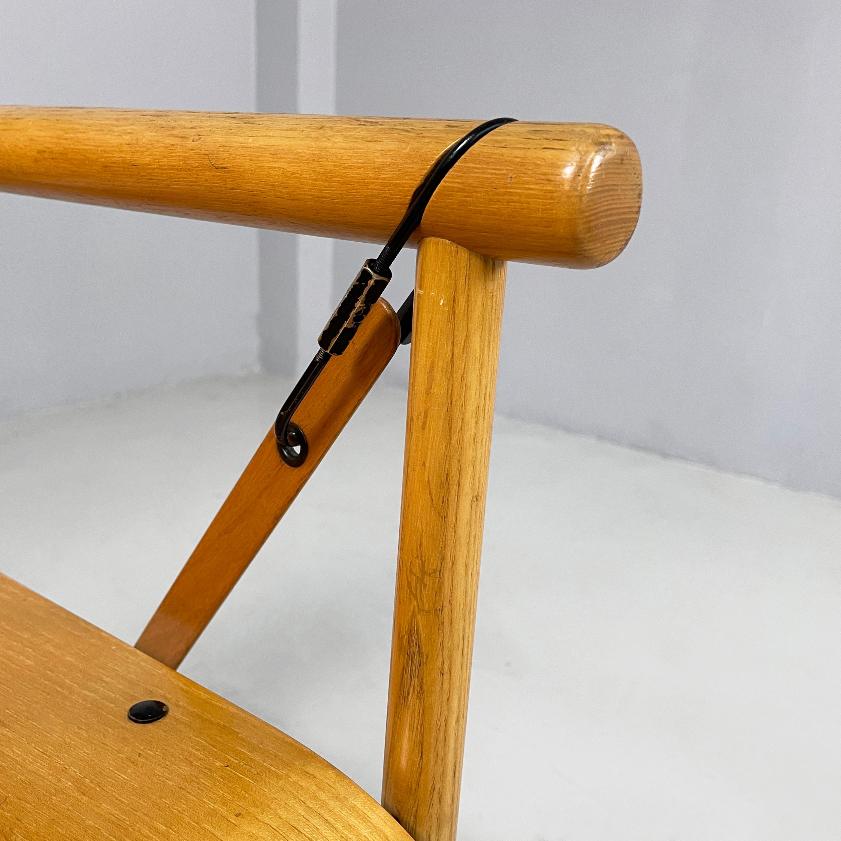 Moderne italienische Stühle mit Armlehnen aus Holz und schwarzem Metall, 1970er Jahre 3